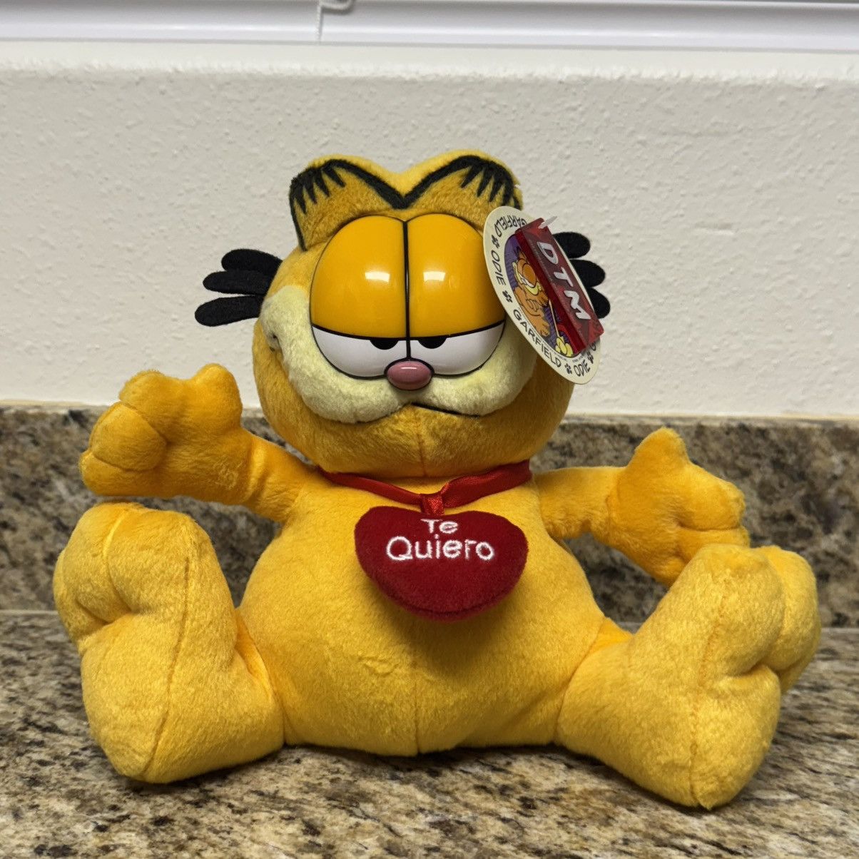 Vintage Vintage Garfield Te Quiero” 10” Spanish Valentines Day Plush Size ONE SIZE - 1 Thumbnail