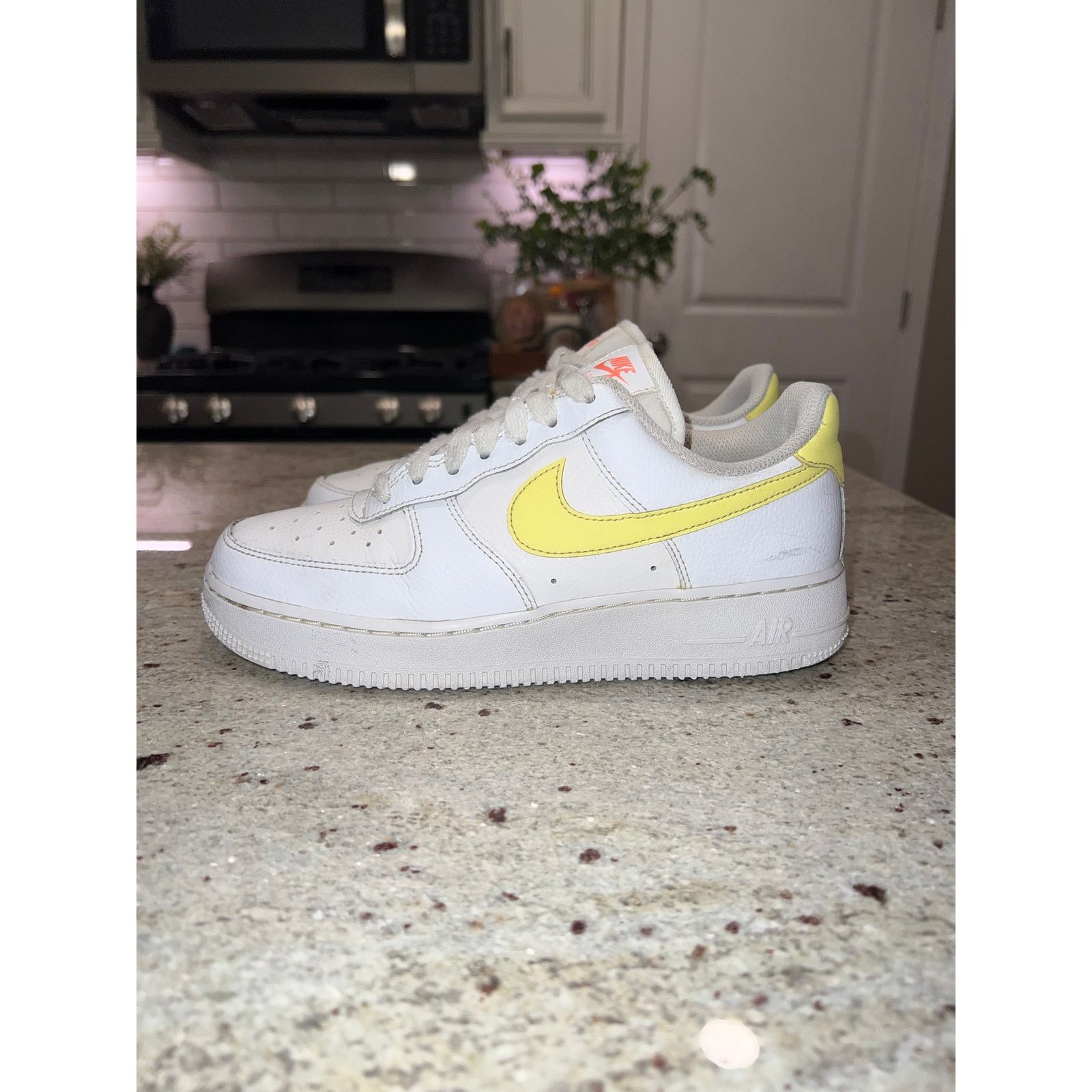 Nike Nike Air Force 1 Low '07 White Citron Size Women’s 7.5 Size US 7.5 / IT 37.5 - 1 Thumbnail