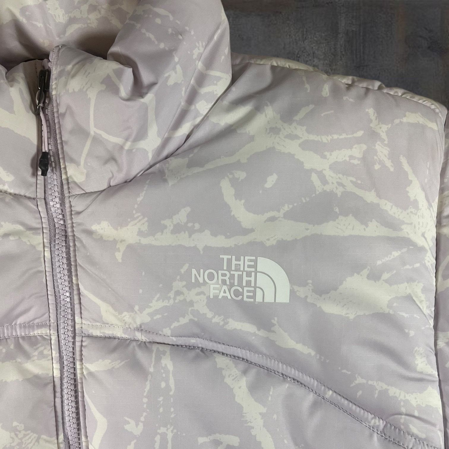 The North Face The North Face Womens M Puffer Lavender Splatter Relaxed Fit Size M / US 6-8 / IT 42-44 - 4 Thumbnail