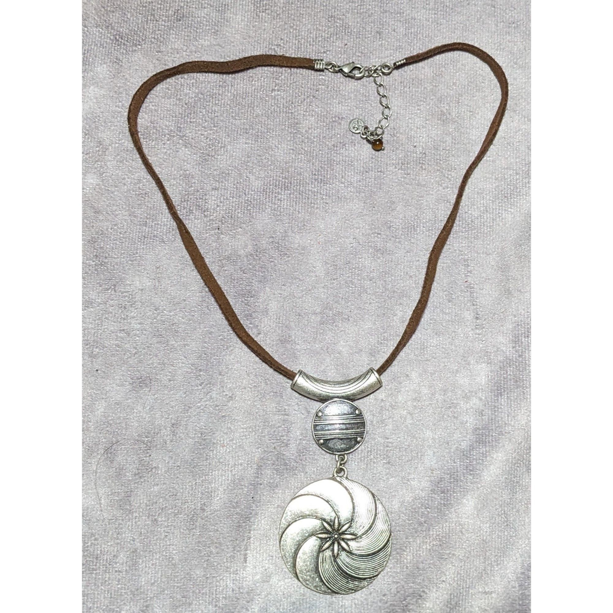 Other Axcess Liz Claiborne Modern Floral Swirl Necklace Size ONE SIZE - 6 Thumbnail