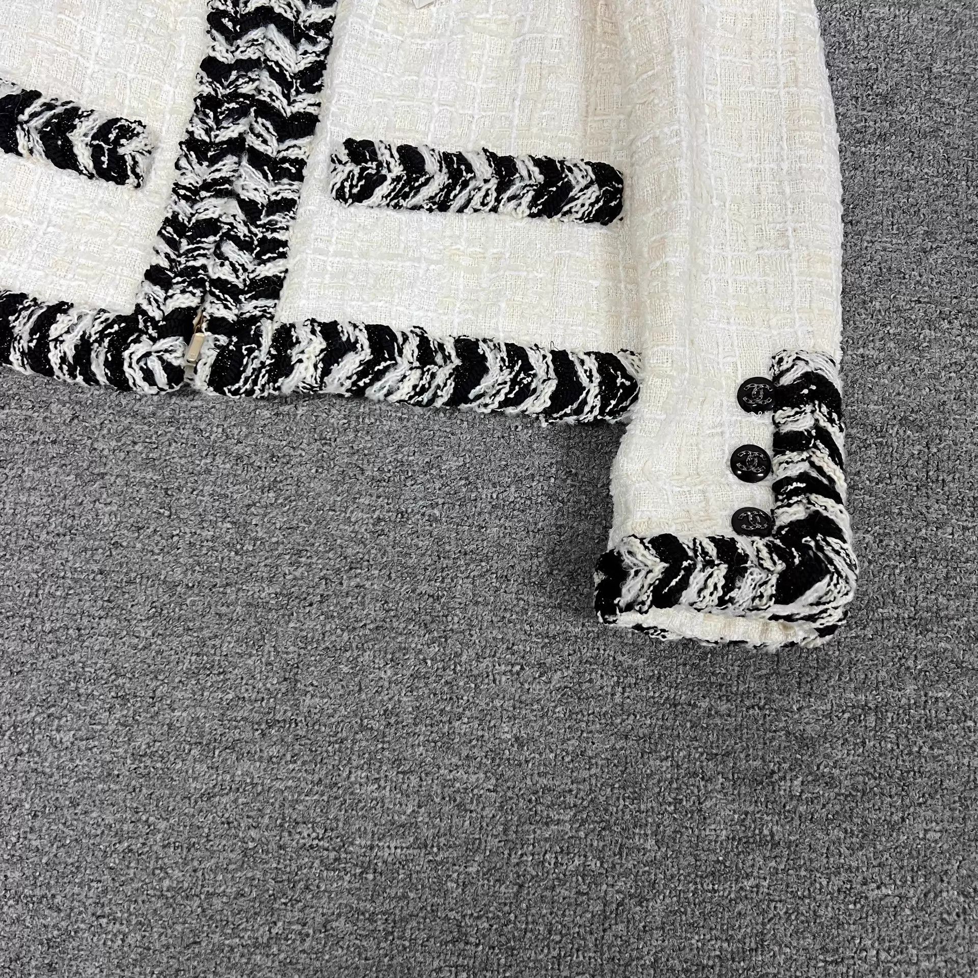 Chanel Chanel Classic Black & White Thick Braid Trim Knit Jacket 36 Size XS / US 0-2 / IT 36-38 - 6 Thumbnail