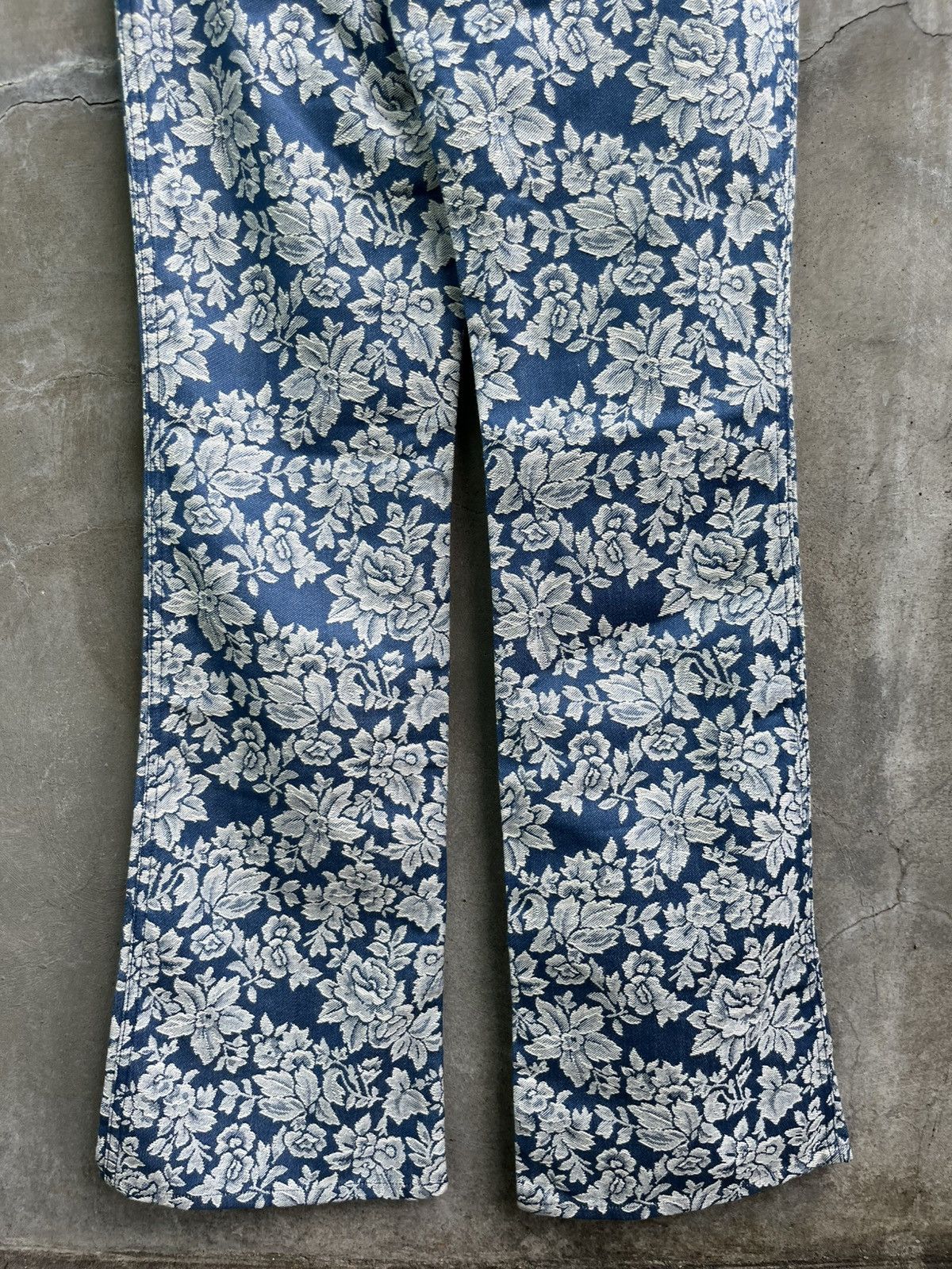 Moschino Floral Tapestry Flared Jeans Size 28" / US 6 / IT 42 - 6 Thumbnail