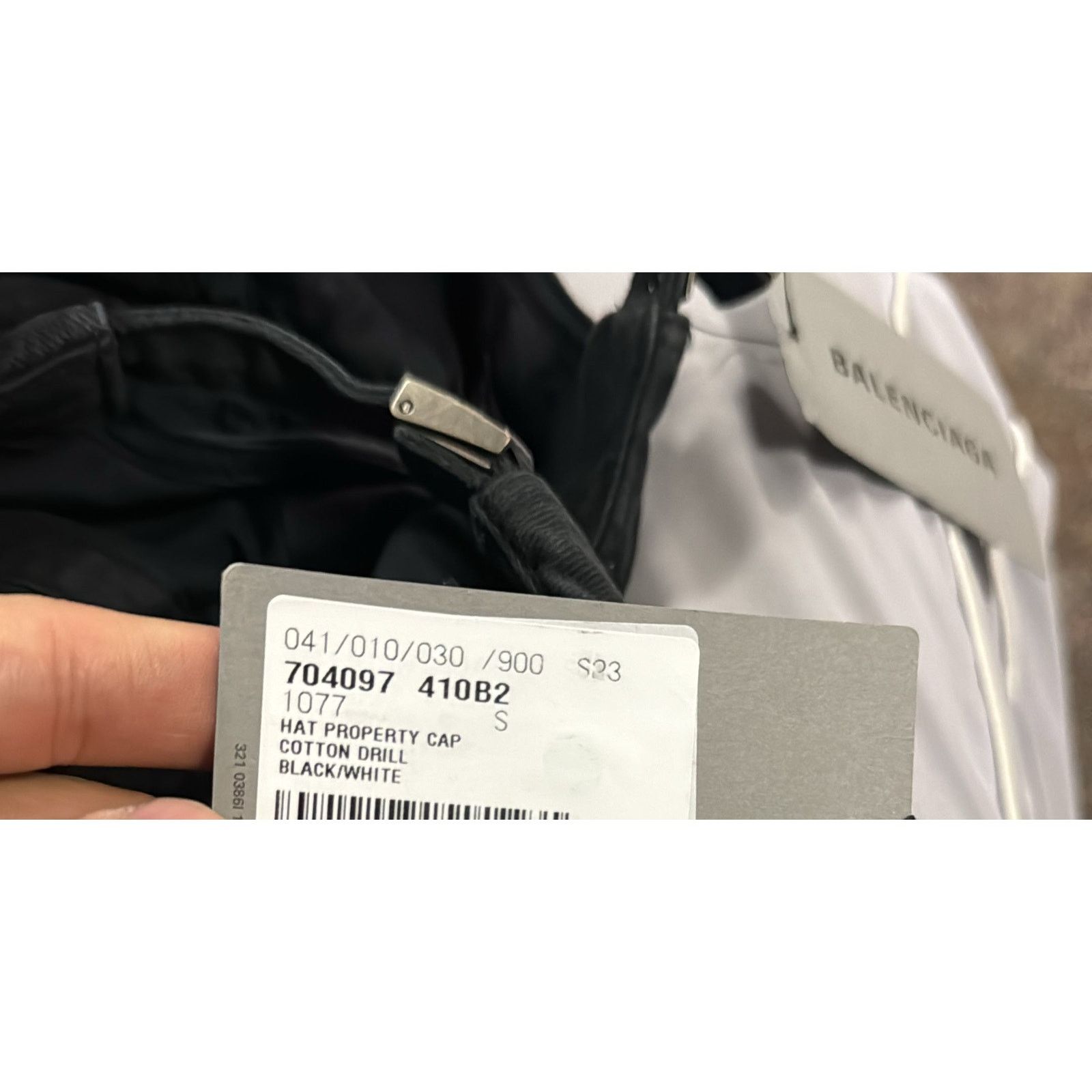 Balenciaga o1rshd1 Size:S/ Property of Balenciaga Design Team Cap / Hat Size ONE SIZE - 17 Thumbnail