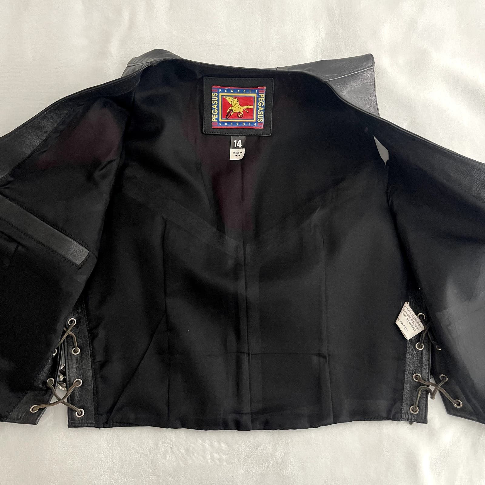 Vintage Pegasus Ladies Black Leather Vest Fringed Embroidered 14 Size XL / US 12-14 / IT 48-50 - 12 Thumbnail