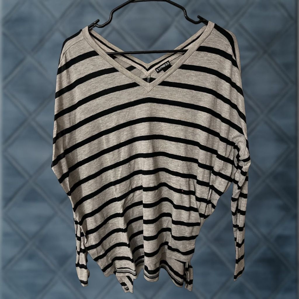 Express EXPRESS Shirt Women XS Gray Striped Long Sleeve V-Neck Size XS / US 0-2 / IT 36-38 - 1 Thumbnail