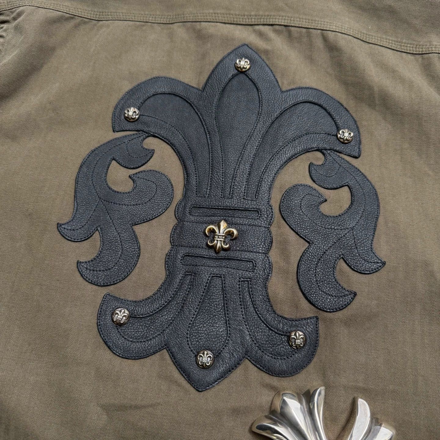 Chrome Hearts chrome hearts olive green flower patch shirt Size US XXL / EU 58 / 5 - 5 Thumbnail