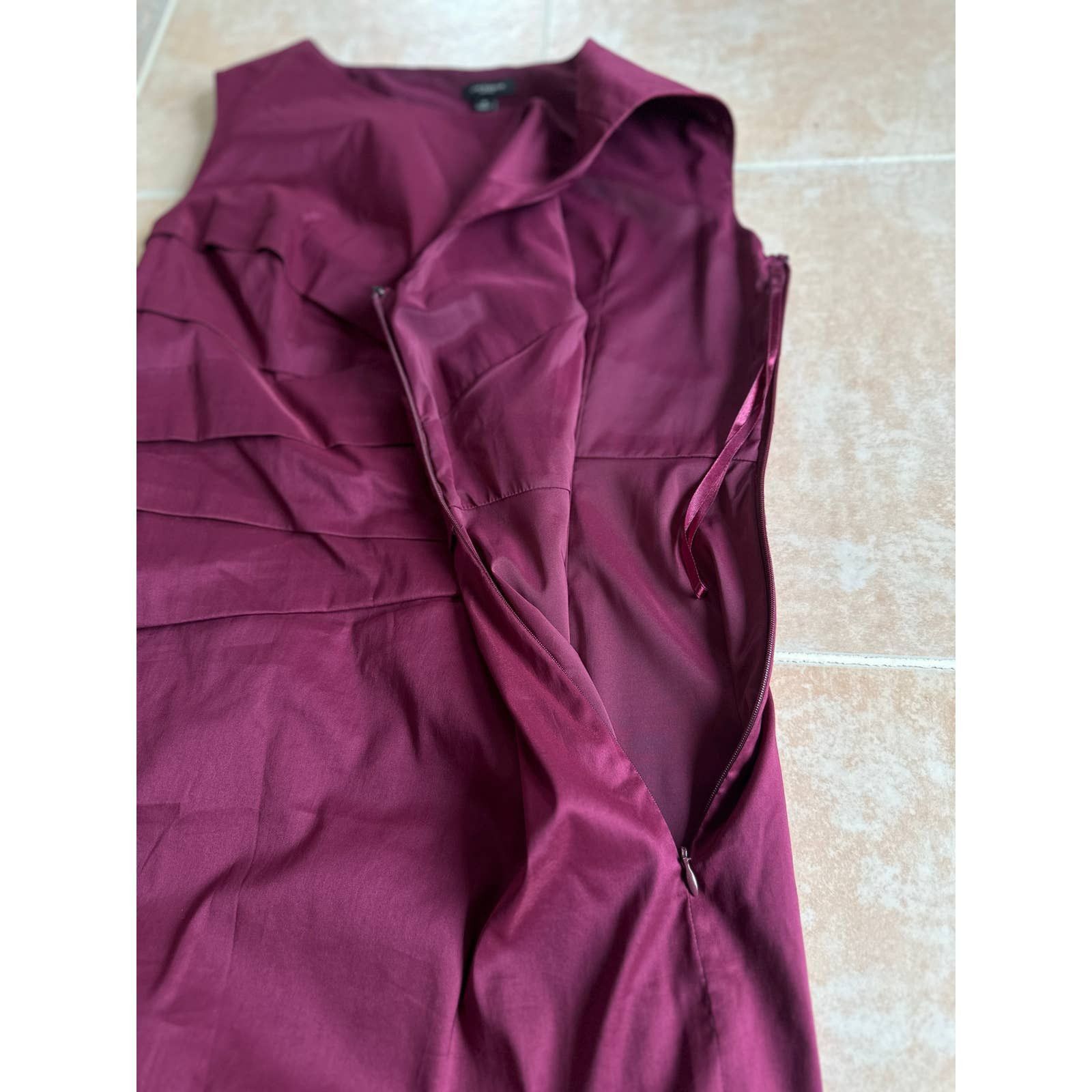 Ann Taylor Ann Taylor burgundy dress front pleats Dress size 6 Size M / US 6-8 / IT 42-44 - 7 Thumbnail