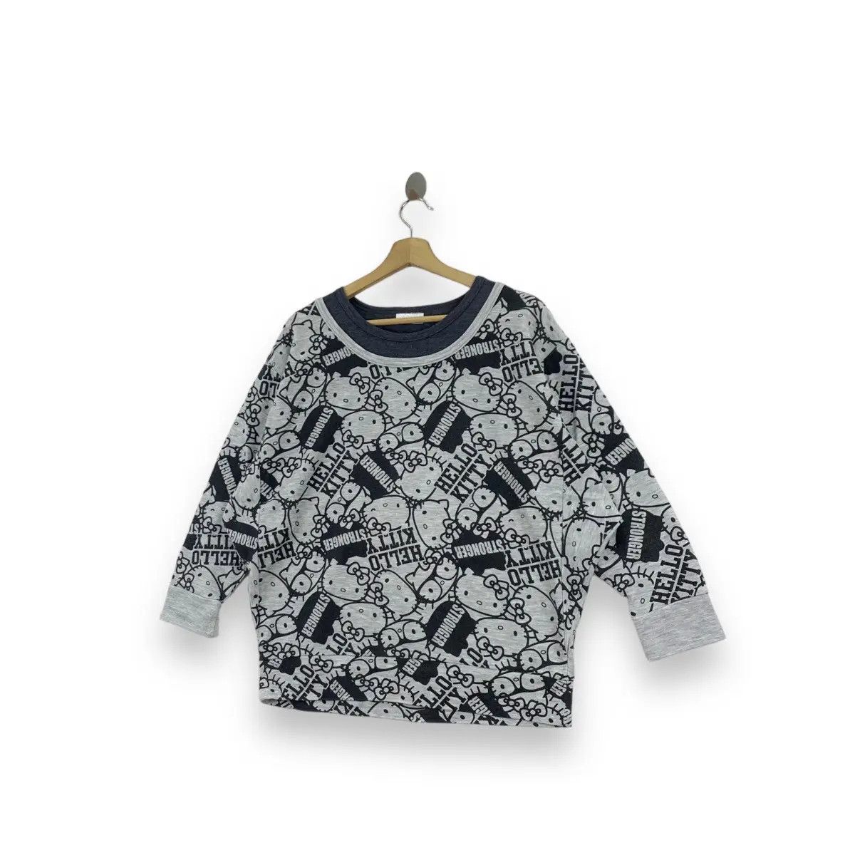 Vintage Vintage HELLO KITTY SANRIO Cartoon Anime AOP Sweatshirt Size XL / US 12-14 / IT 48-50 - 3 Thumbnail