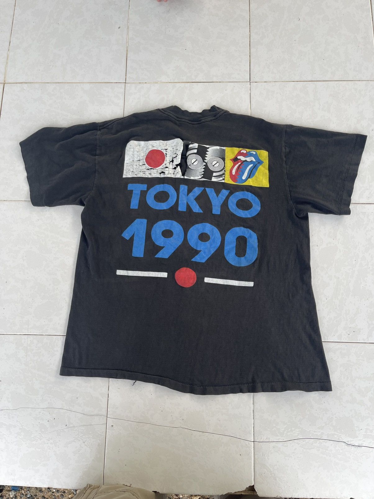 Band Tees Thrashed 1990 Vintage Rolling Stones Distressed Shirt Tee Size US M / EU 48-50 / 2 - 10 Thumbnail