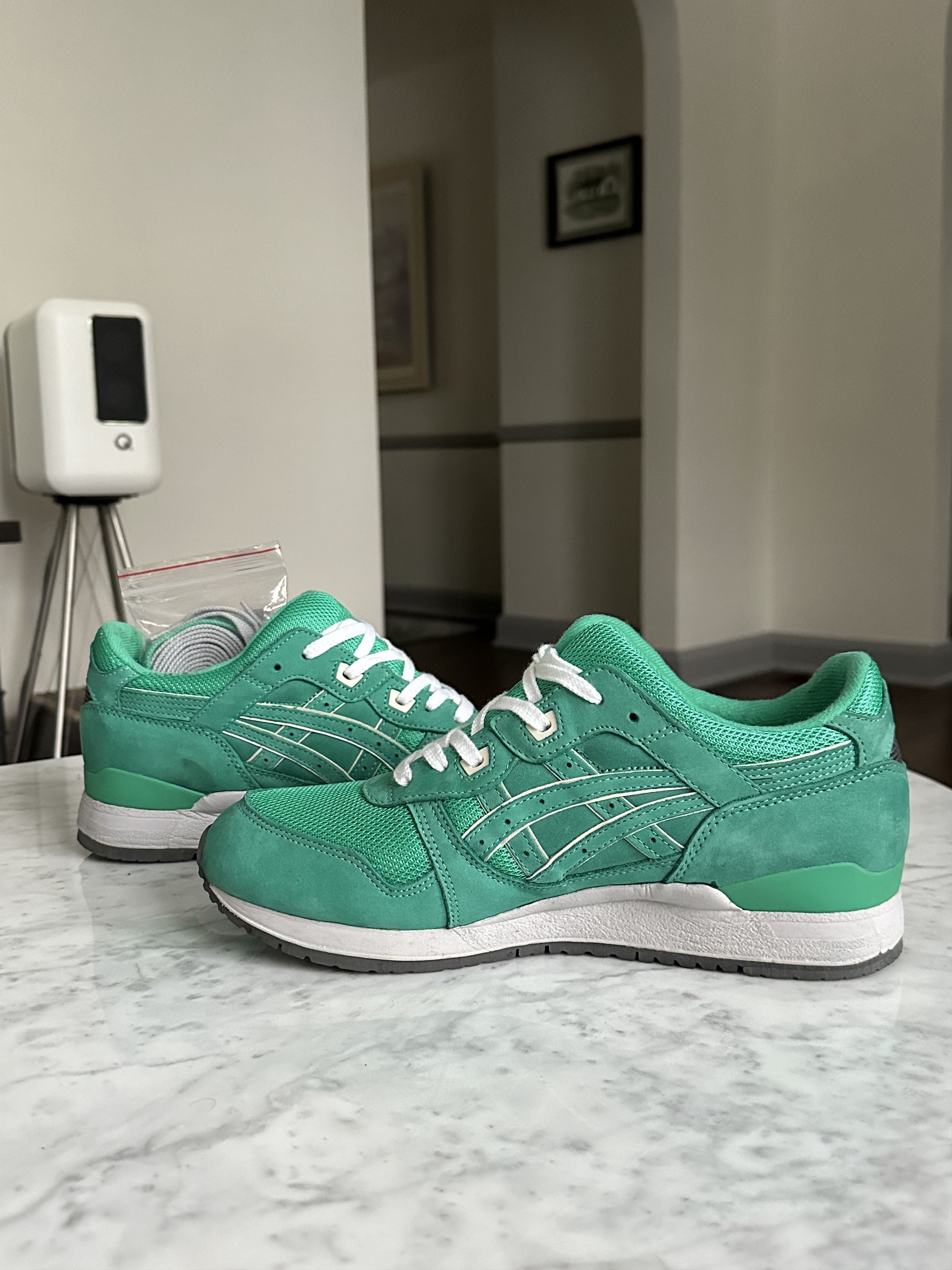 Asics × Kith × Ronnie Fieg Ronnie Fieg Kith x ASICS Gel-Lyte III Mint Leaf VNDS SIZE 9 Size US 9 / EU 42 - 3 Thumbnail