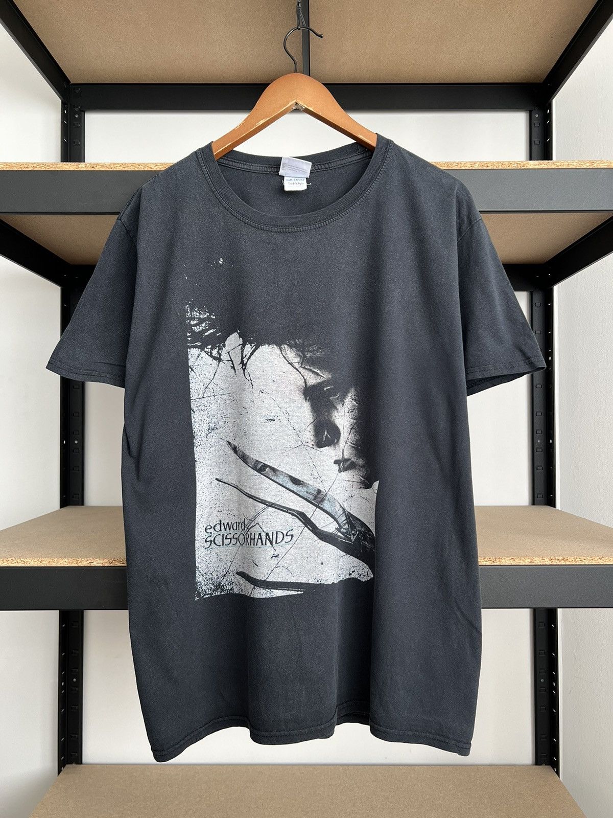 Vintage Vintage 2016 Edward Scissorhands Johnny Depp Movie T-shirt Size US L / EU 52-54 / 3 - 1 Thumbnail