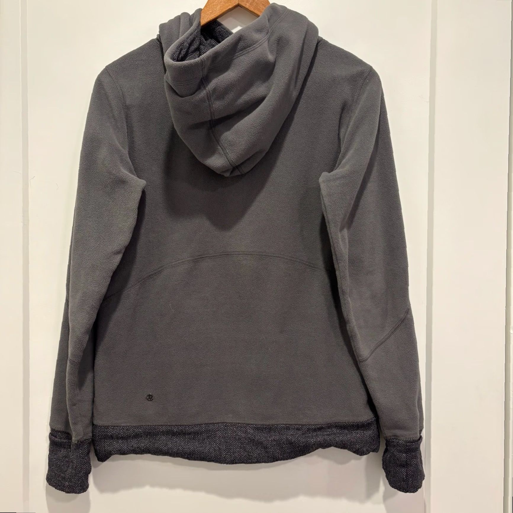 Lululemon Lululemon Scuba Hoodie Sweater Fleece Light Heathered Gray Women's Size M Pullover Hooded Pockets Logo Athletic Casual Fr 100% Size M / US 6-8 / IT 42-44 - 3 Thumbnail