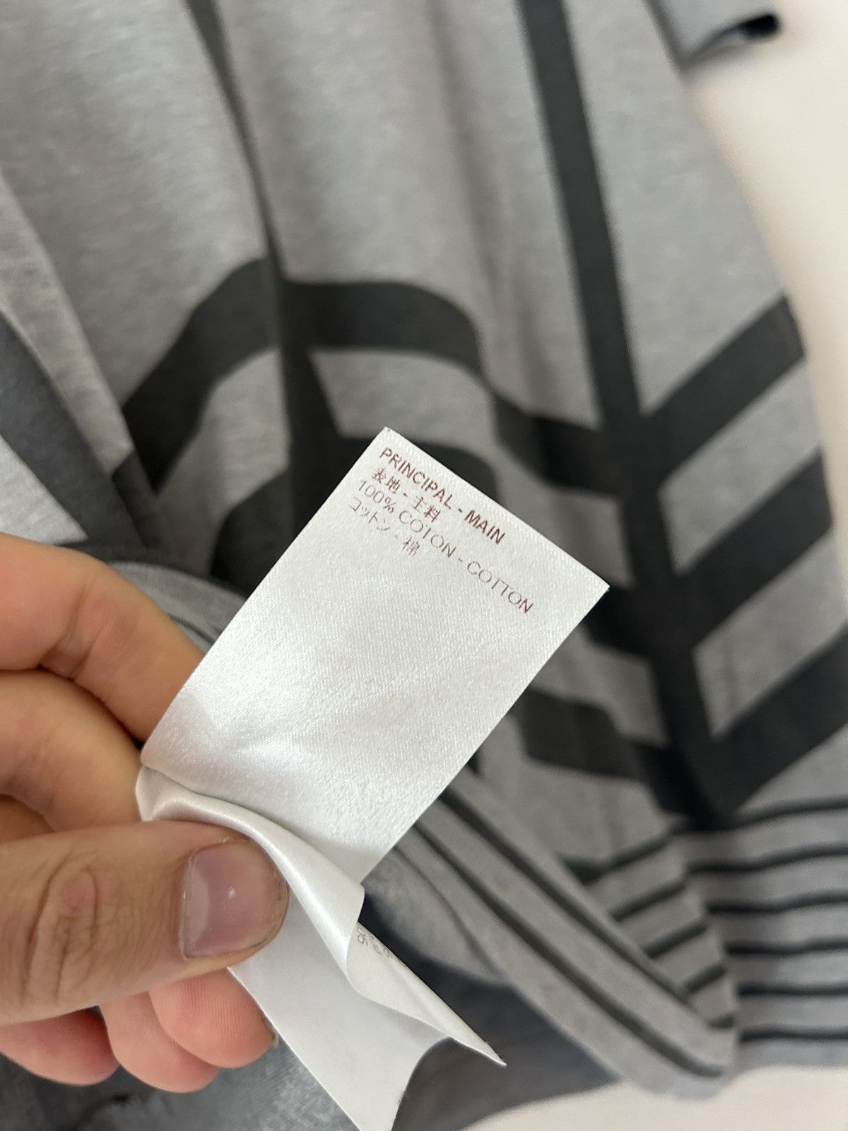 Louis Vuitton Grey LV T-Shirt Size US M / EU 48-50 / 2 - 7 Thumbnail
