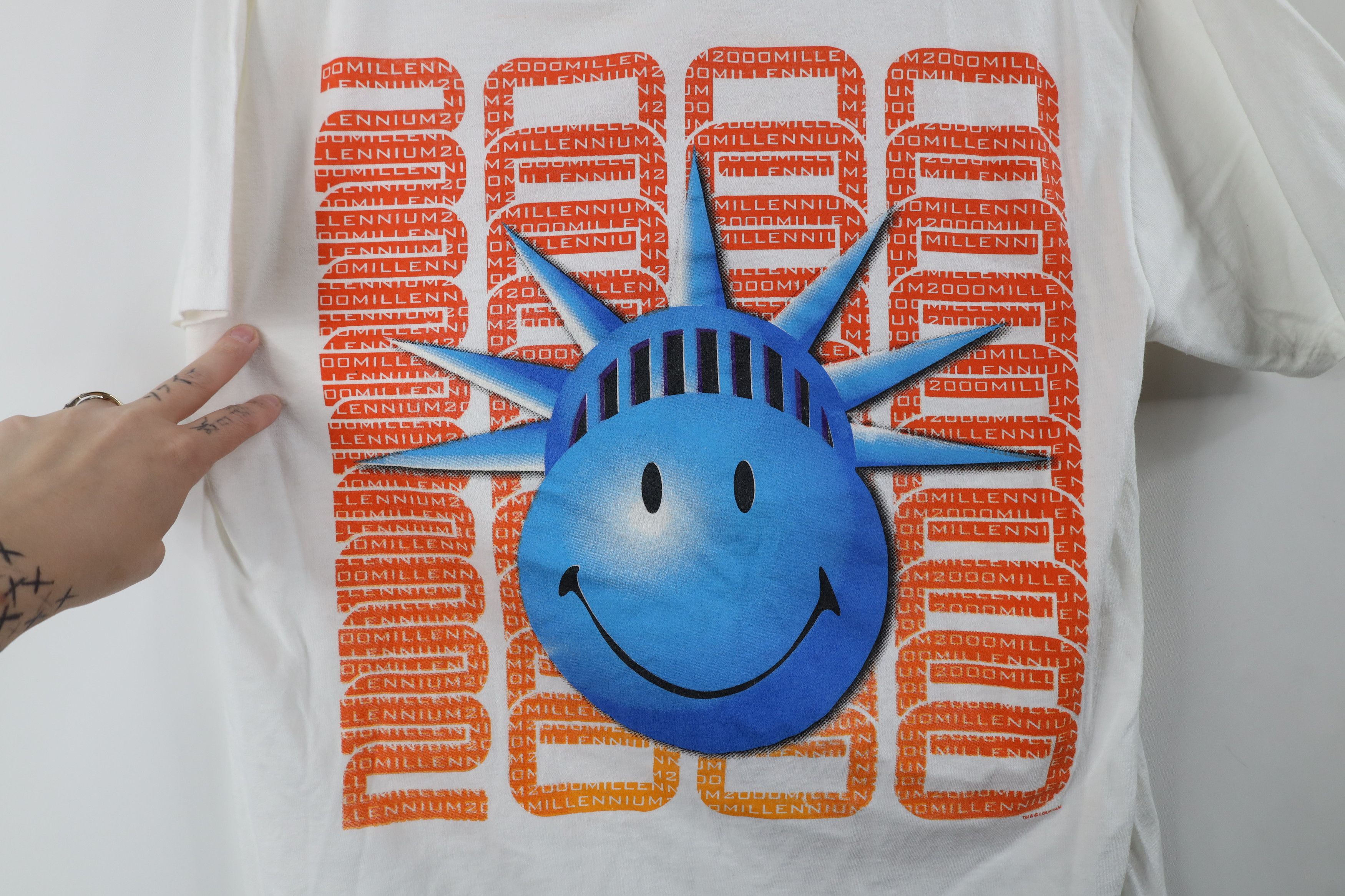 Vintage Vintage Y2K 2000 Millennium Statue of Liberty T-Shirt White Size US L / EU 52-54 / 3 - 4 Thumbnail