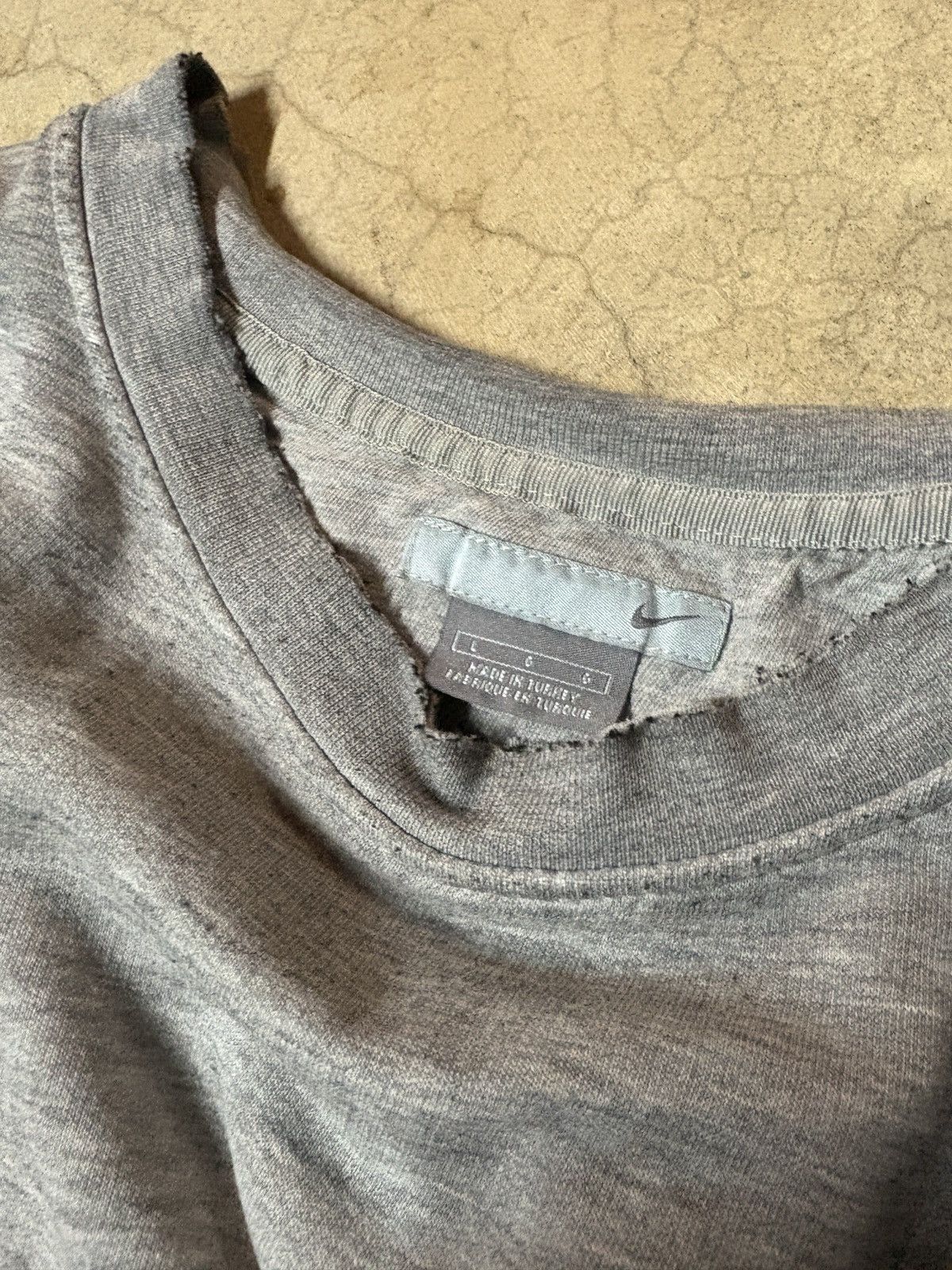 Nike Vintage 00’s Nike Y2K Distressed Crewneck Sweatshirt Gray Size US L / EU 52-54 / 3 - 7 Thumbnail