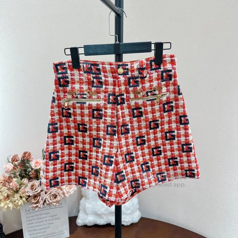 Gucci Gucci Red and white plaid full logo small fragrant style s Size 26" / US 2 / IT 38 - 1 Thumbnail