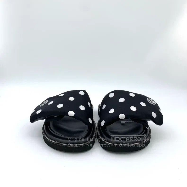 Louis Vuitton Louis Vuitton Black polka-dot logo casual flat slippers Size US 5.5 / IT 35.5 - 3 Thumbnail