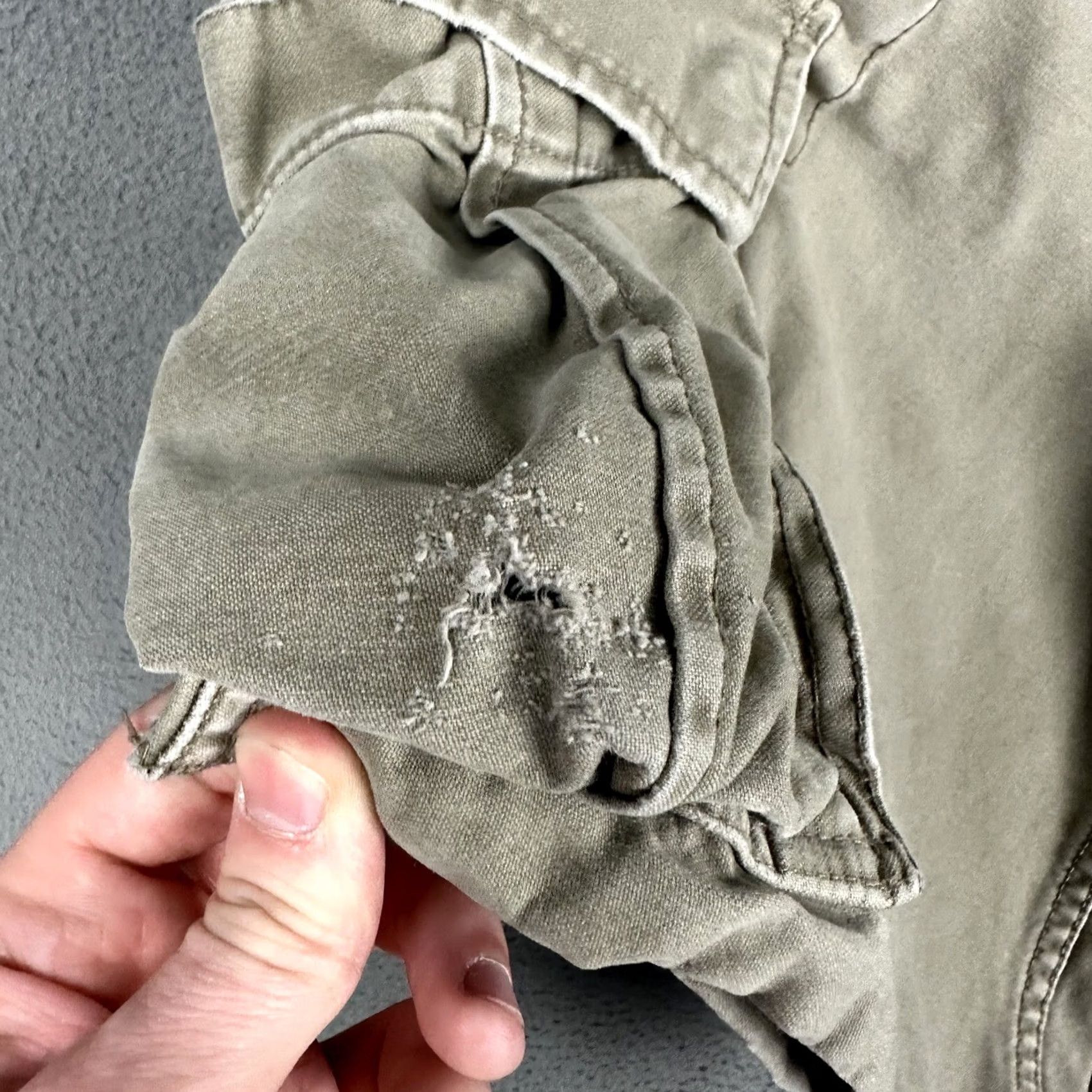 Old Navy Old Navy Cargo Shorts Mens 31 Tan Flap Pockets Military Paratrooper Buckle GUC Size US 31 - 6 Thumbnail