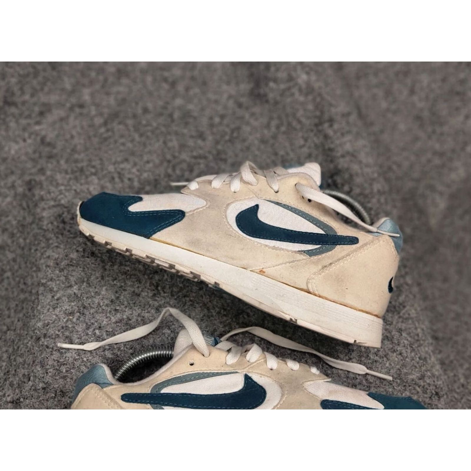 Nike VINTAGE Nike Outburst Sneaker Womens 8 White Blue 90s Casual Canvas Low Top Vintage 96's Nike Outburst Sneakers Size US 8 / IT 38 - 5 Thumbnail
