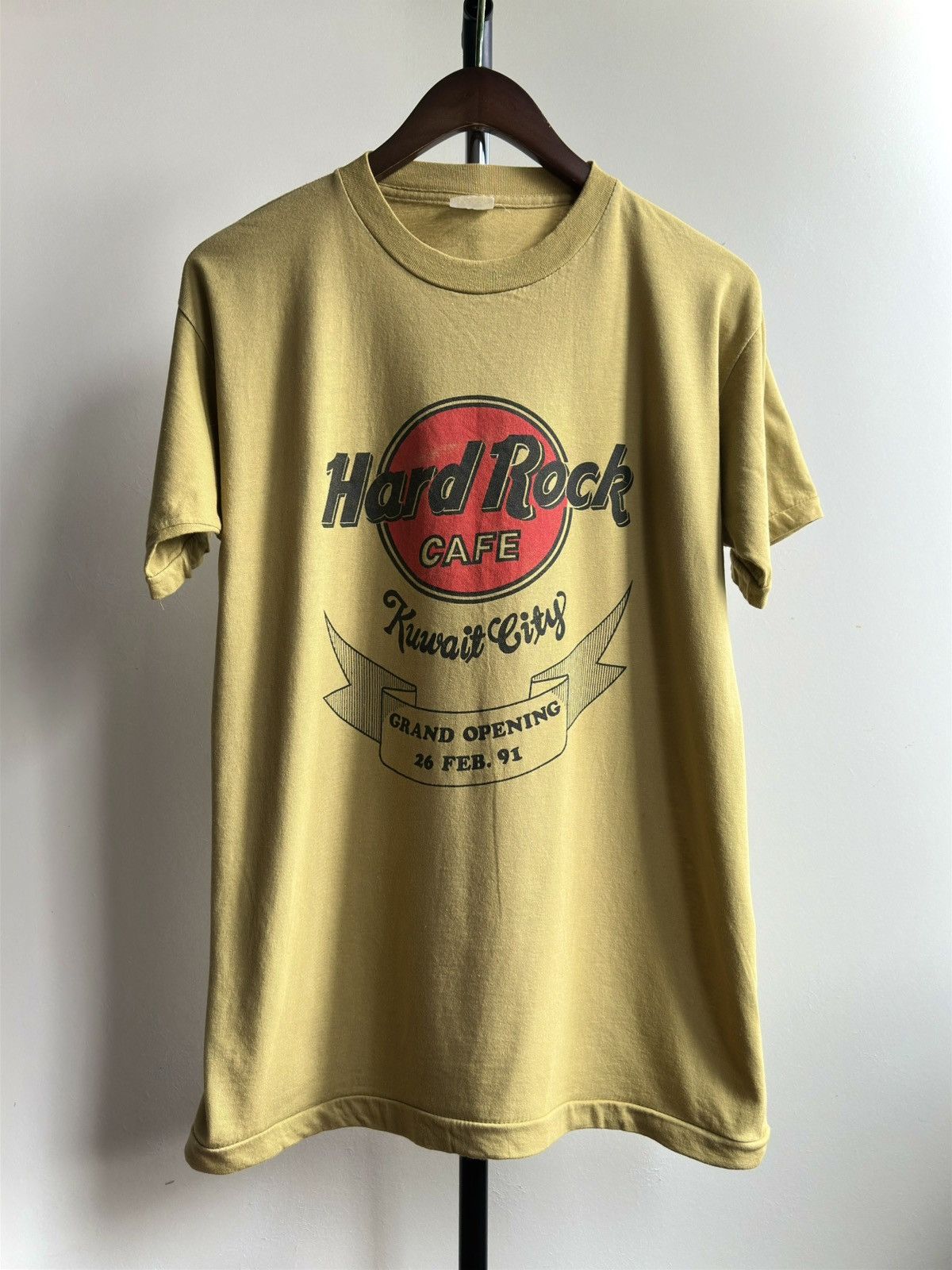 Hard Rock Cafe × Vintage Vintage 90s Hard Rock Cafe Kuwait City Tee Size US L / EU 52-54 / 3 - 1 Thumbnail