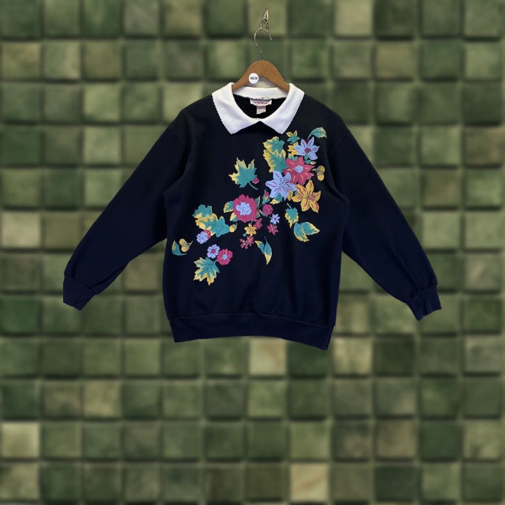 Vintage VINTAGE 1990s Black Bright Floral Graphic Collared Grandma Sweatshirt Womens M- Shirt Size M / US 6-8 / IT 42-44 - 1 Thumbnail