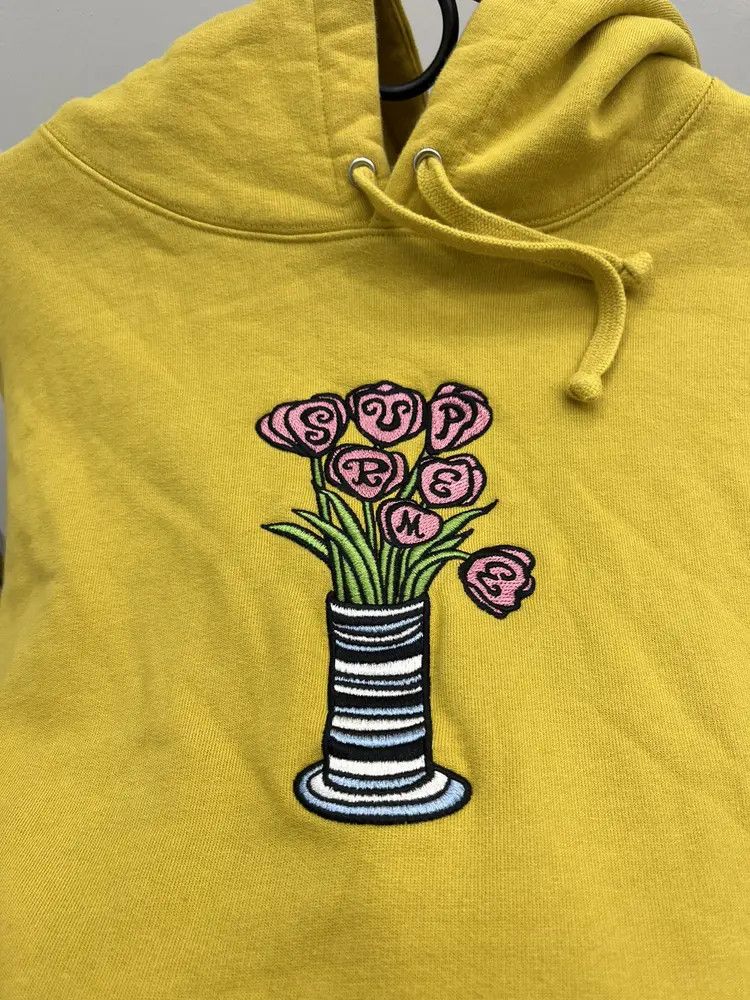 Supreme FW18 Supreme Flowers Embroidered Logo Heavy Hoodie Size US L / EU 52-54 / 3 - 3 Thumbnail