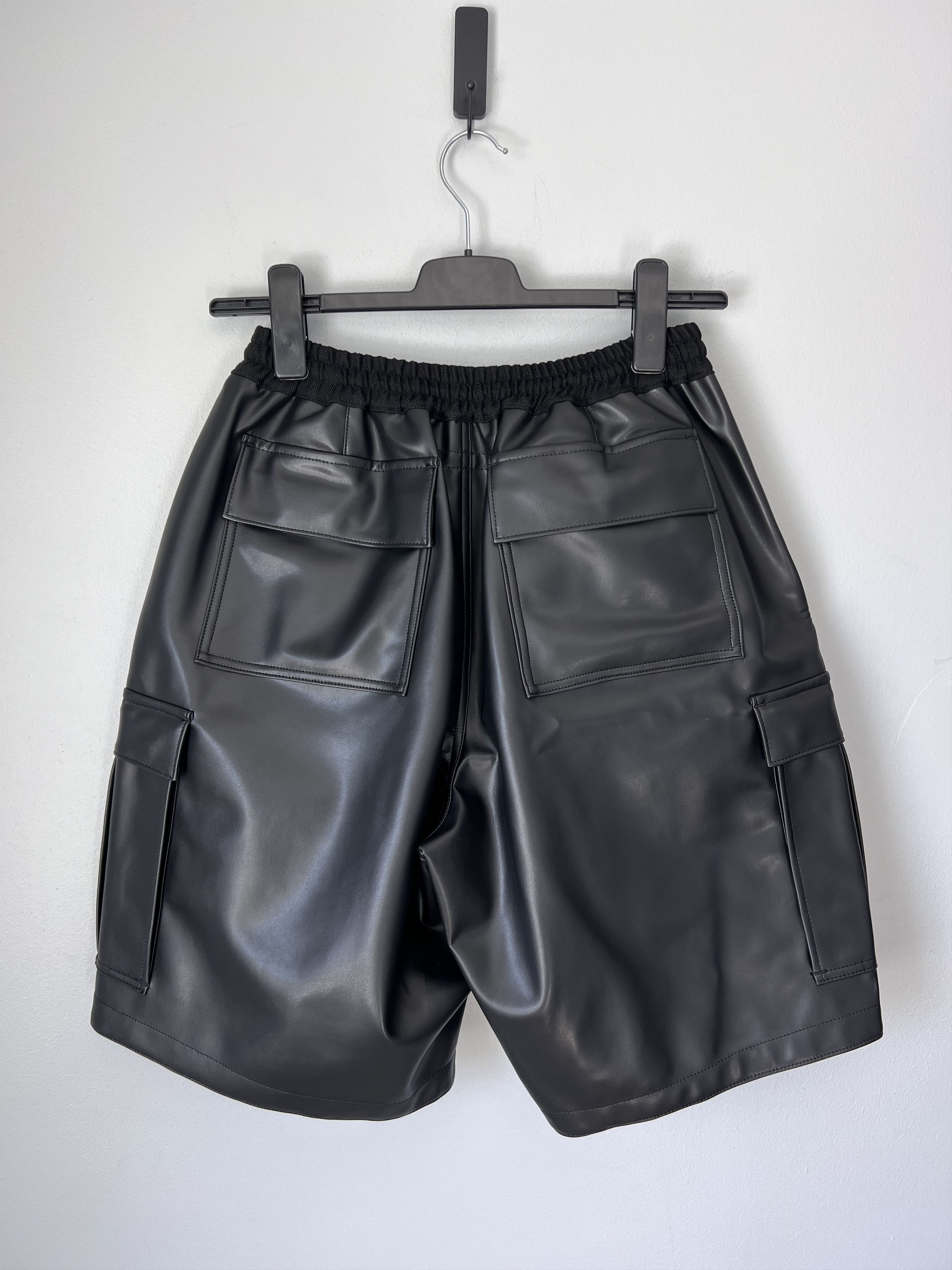 Junya Watanabe Junya Watanabe Faux Leather Cargo Shorts in Black Size US 32 / EU 48 - 4 Thumbnail