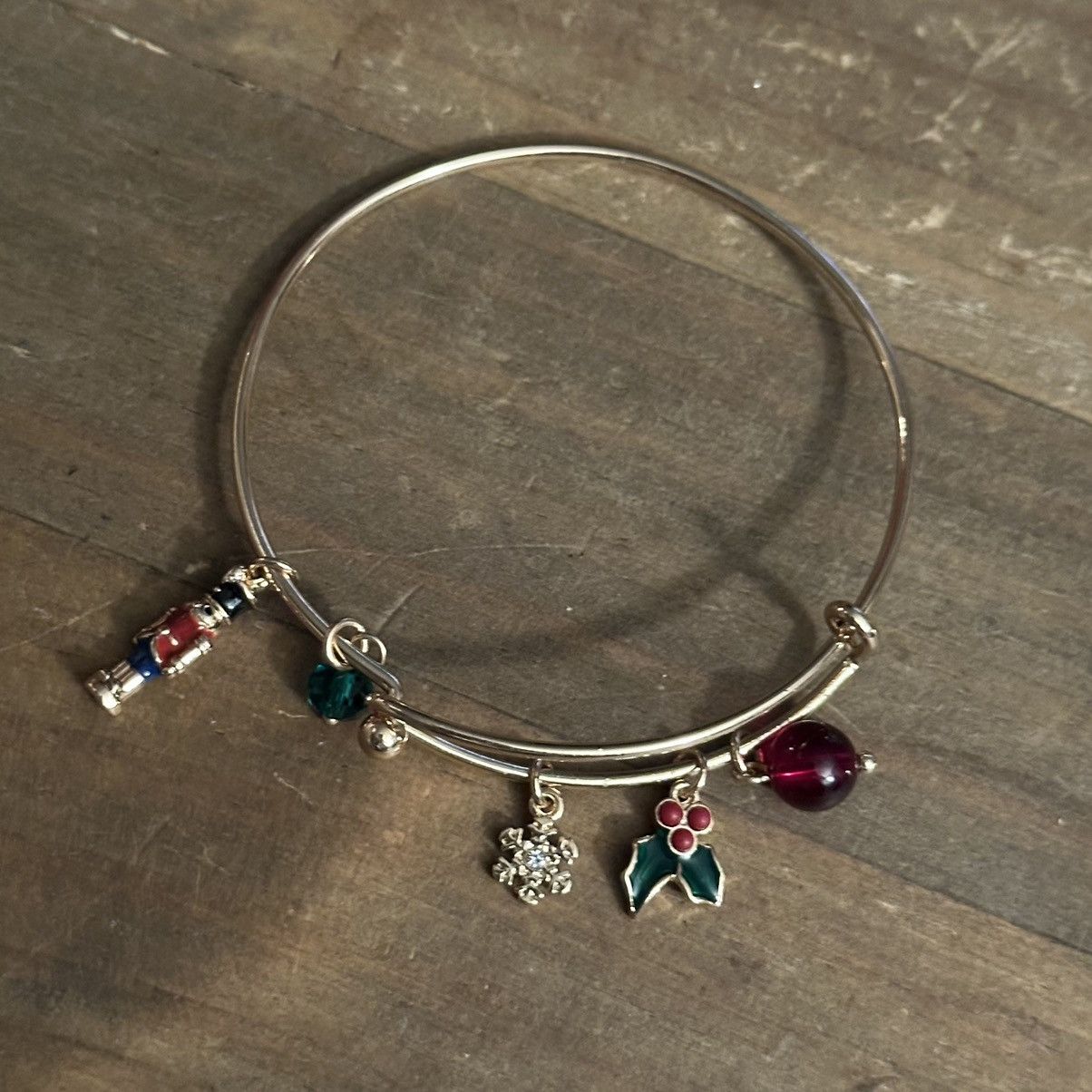 Other Gold tone Christmas expandable bangle charm bracelet Size ONE SIZE - 4 Thumbnail