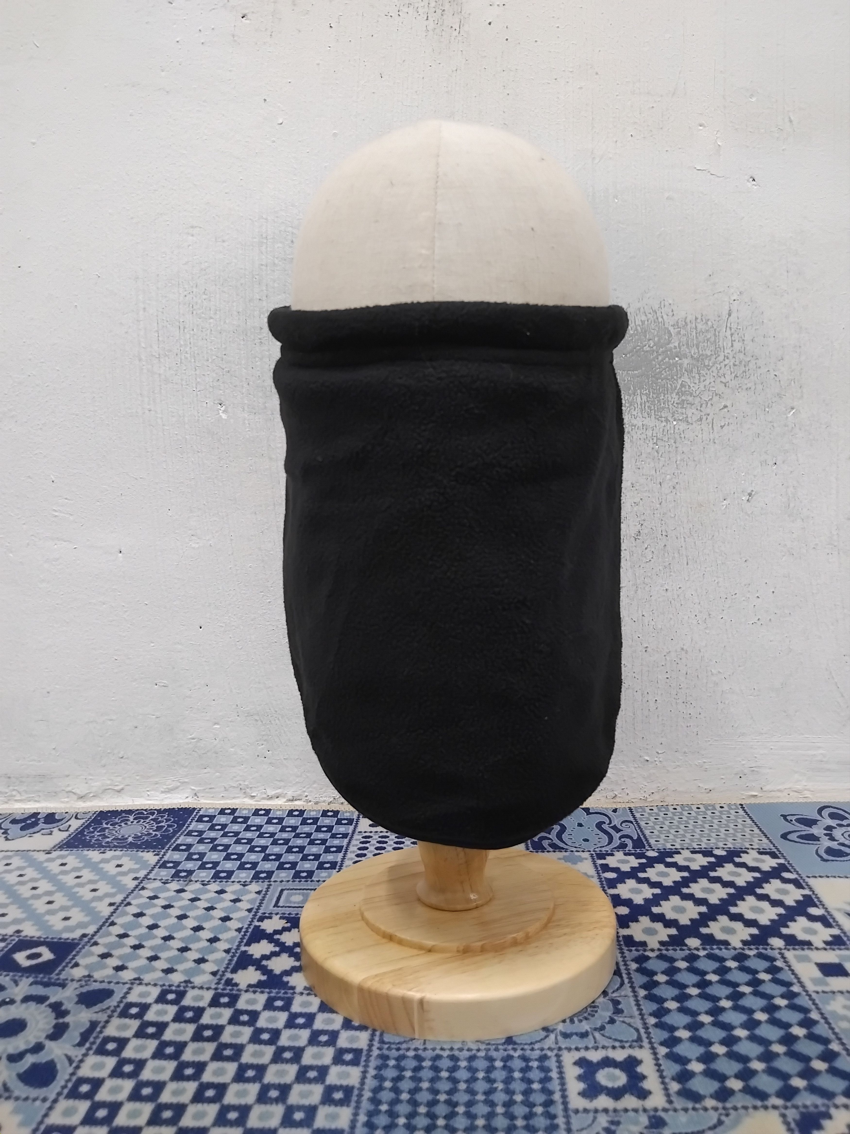 Uniqlo black colour neck warmer
