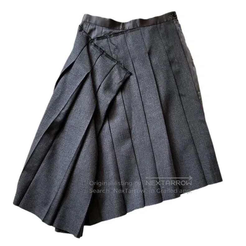Comme des Garcons Comme des Garcons size M Deformed pleated skirt Size 23" - 1 Thumbnail