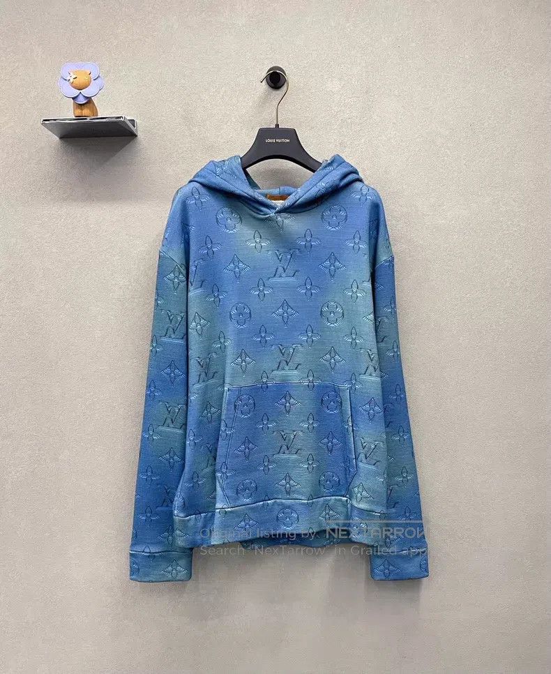 Louis Vuitton Louis Vuitton Blue gradient full-print logo sweatshirt Size US M / EU 48-50 / 2 - 1 Thumbnail