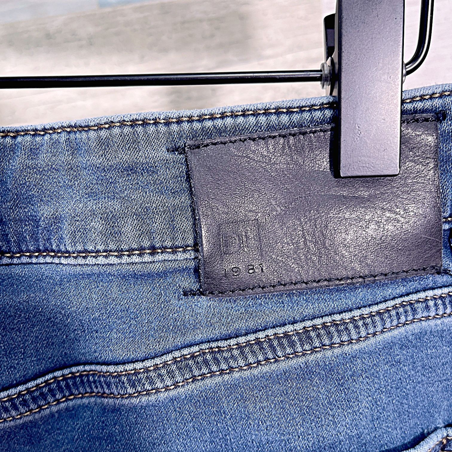DL1961 DL1961 Russell Slim Straight Jeans Dark Wash Mens 34x32 Size US 34 / EU 50 - 6 Thumbnail