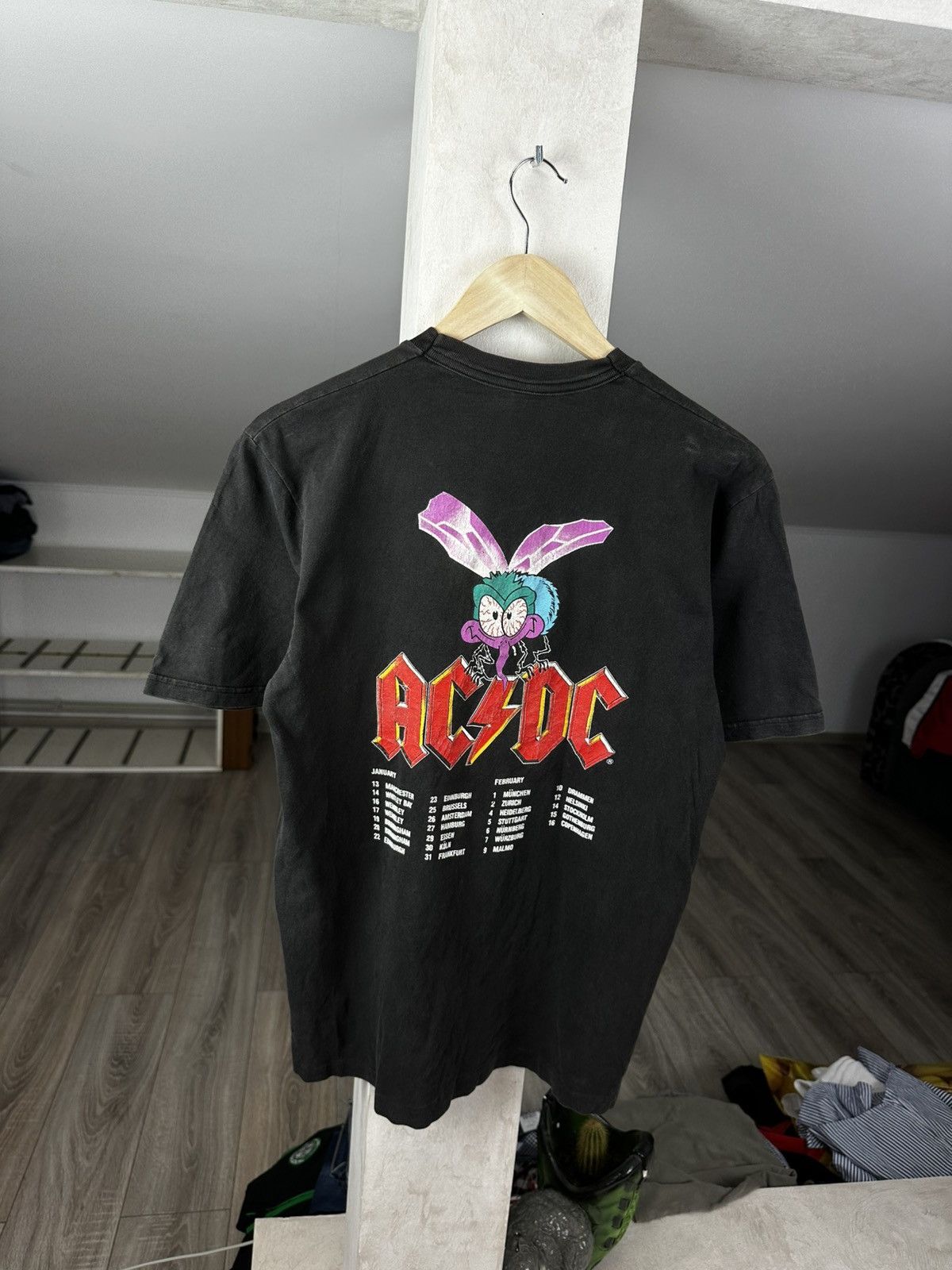 Vintage AC/DC Fly on the Wall Tour 90s Single Stitch Tee Faded Size US L / EU 52-54 / 3 - 12 Thumbnail