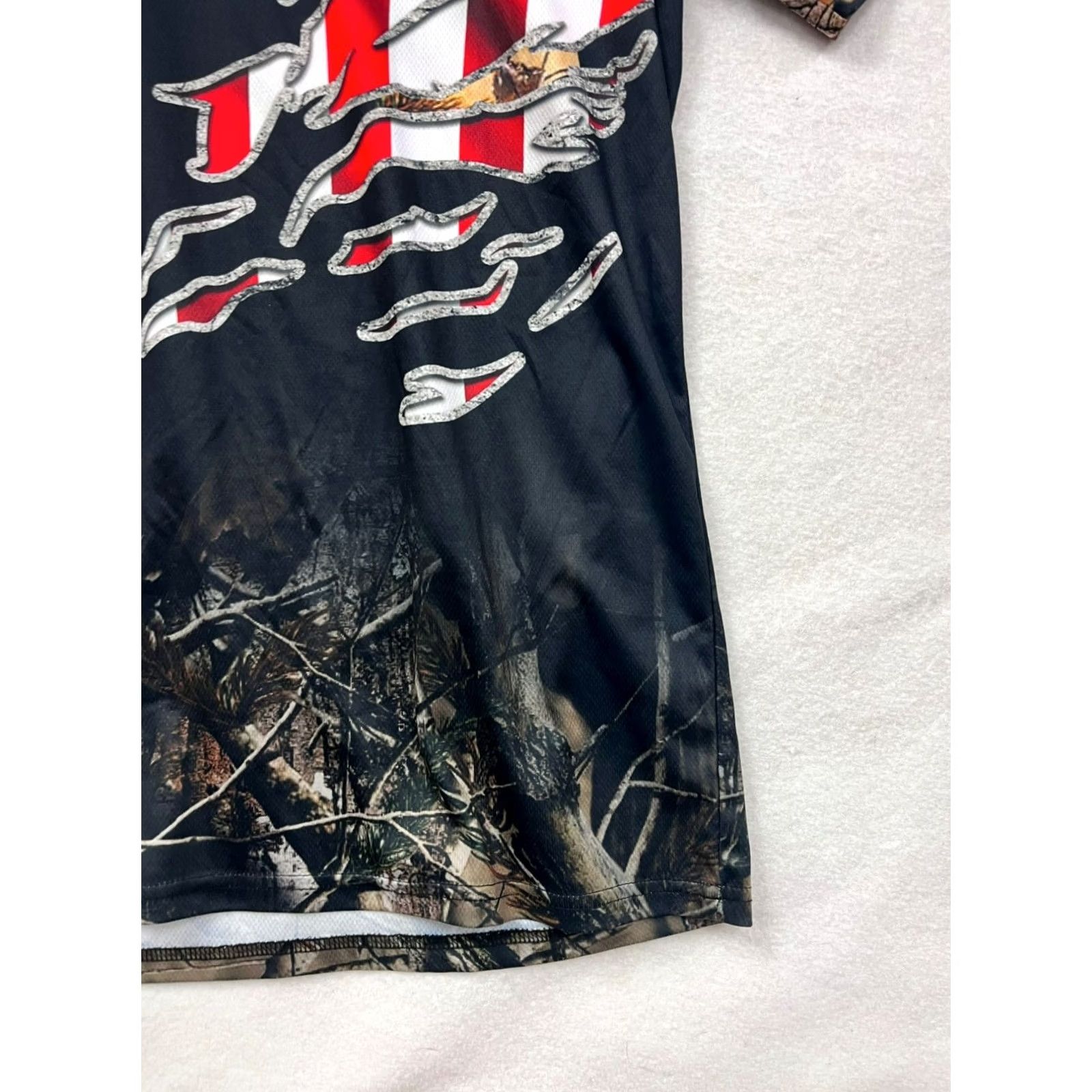 Under Armour Under Armour Mens L T-Shirt Camouflage USA Flag Deer Print Graphic Crew Neck Short Sleeve Black USA 90s? Size US L / EU 52-54 / 3 - 5 Thumbnail