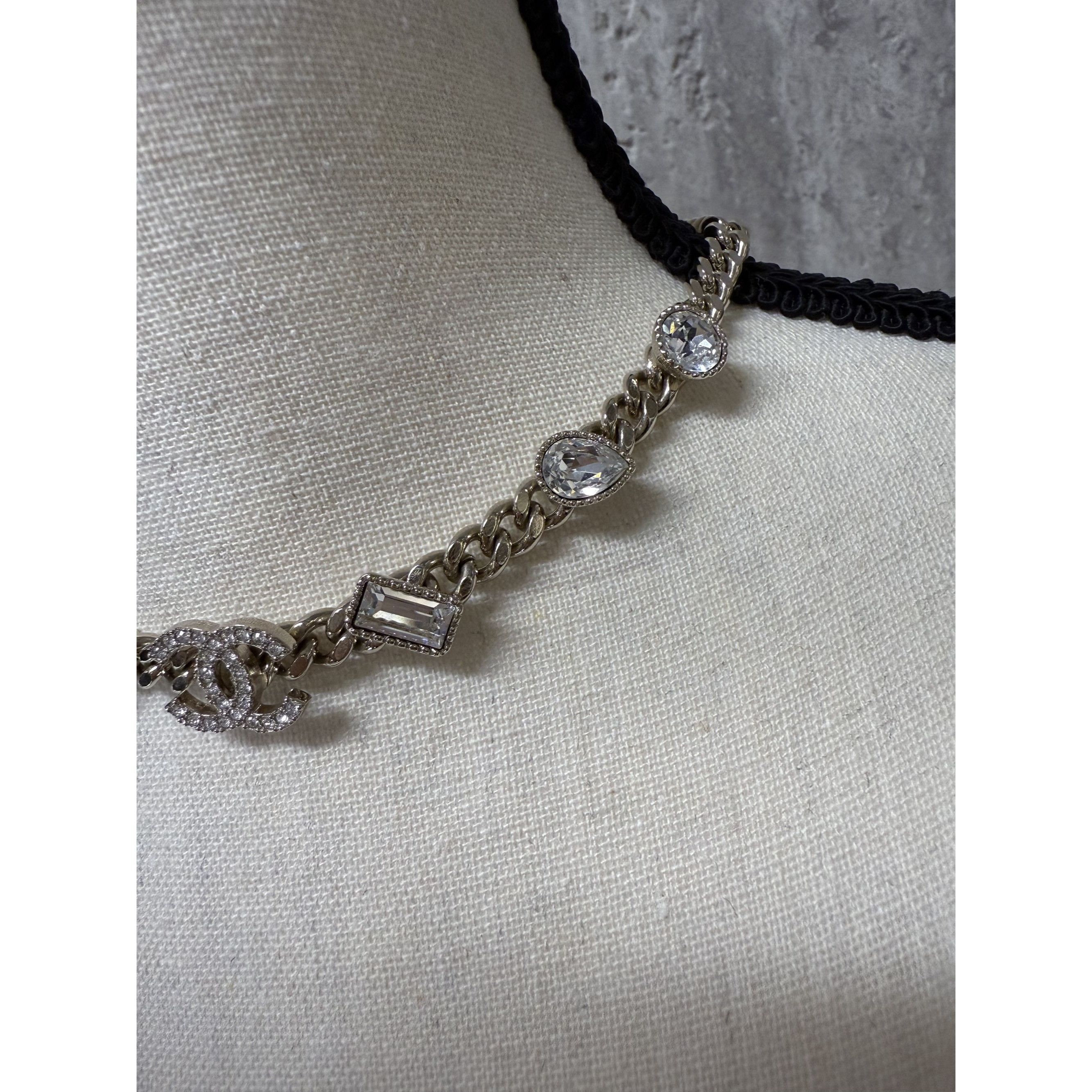 Chanel Chanel Gold-Tone Crystal Embellished Chain Necklace With CC Size ONE SIZE - 8 Thumbnail