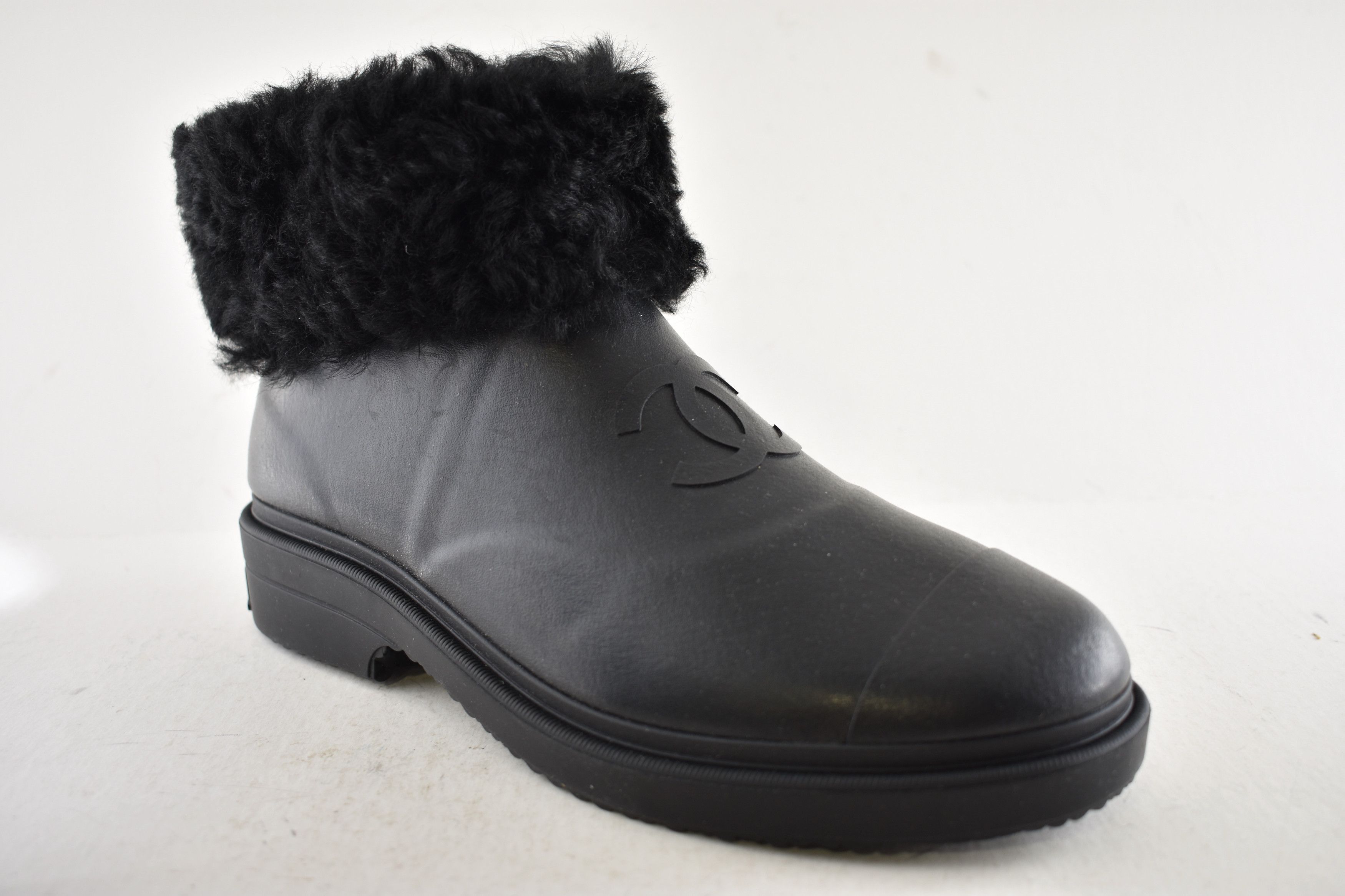 Chanel Chanel 24K Shearling Fur Rubber CC Short Ankle Rain Boots 40 Size US 10 / IT 40 - 2 Thumbnail