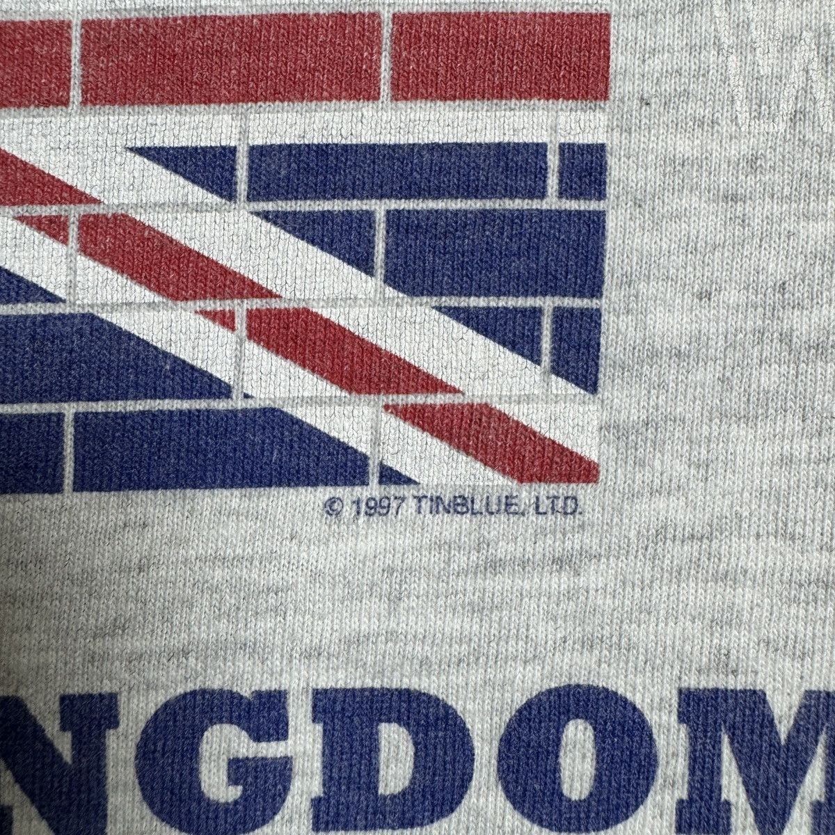 Band Tees Vintage 1997 Pink Floyd The Wall United Kingdom Band tee 90s Size US XL / EU 56 / 4 - 3 Thumbnail
