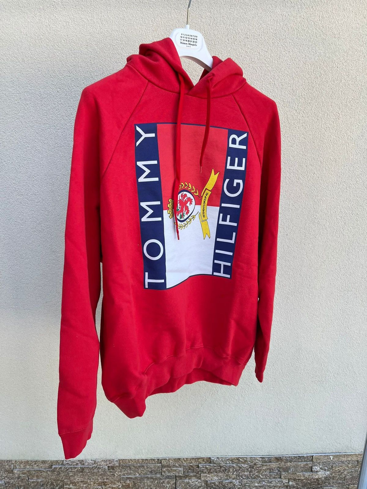 Tommy Hilfiger × Vetements Vetements x Tommy Oversized Hoodie in Red Size US S / EU 44-46 / 1 - 3 Thumbnail