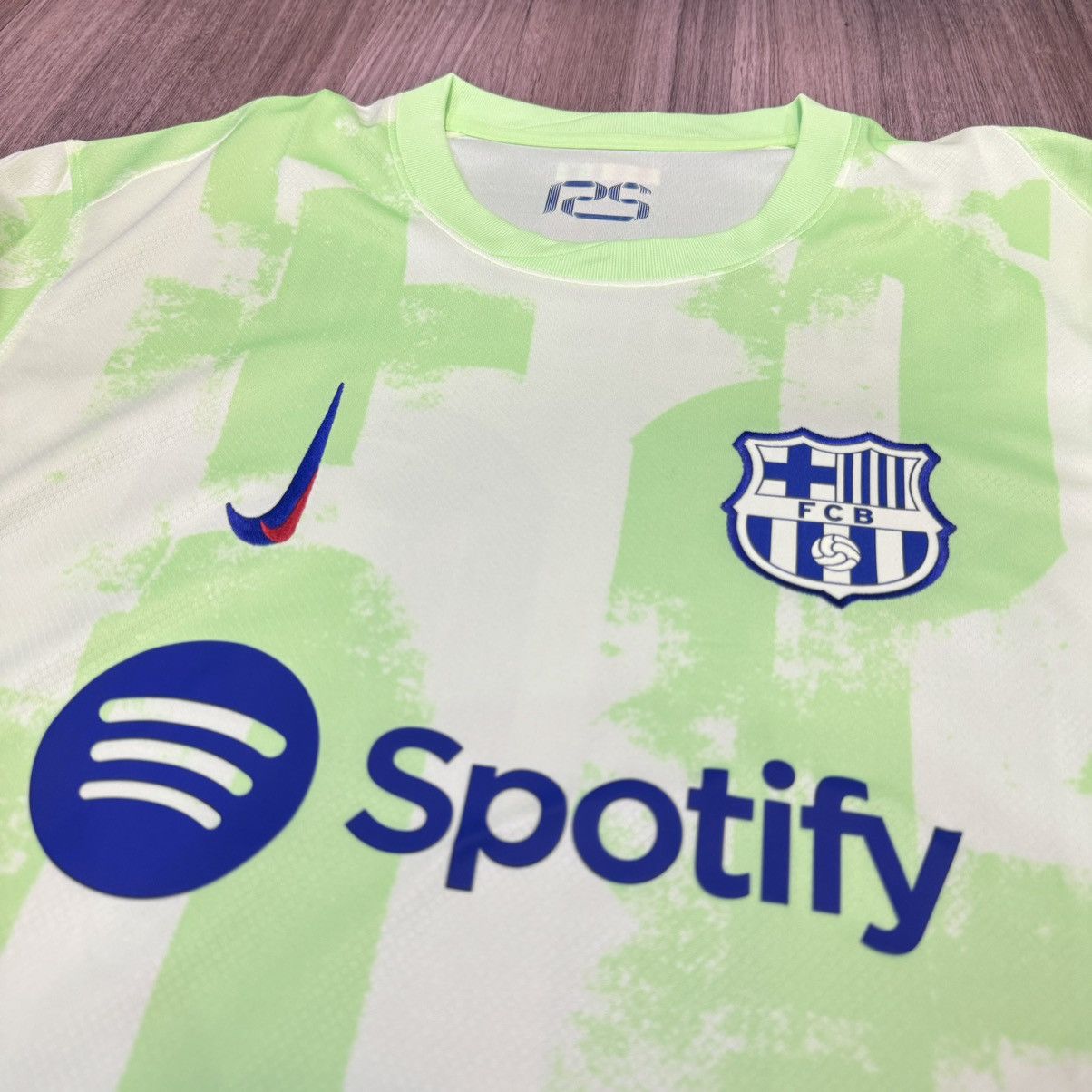 Nike Barcelona 24/25 away shirt #19 Lamine Yamal (bnwt) Size US L / EU 52-54 / 3 - 3 Thumbnail