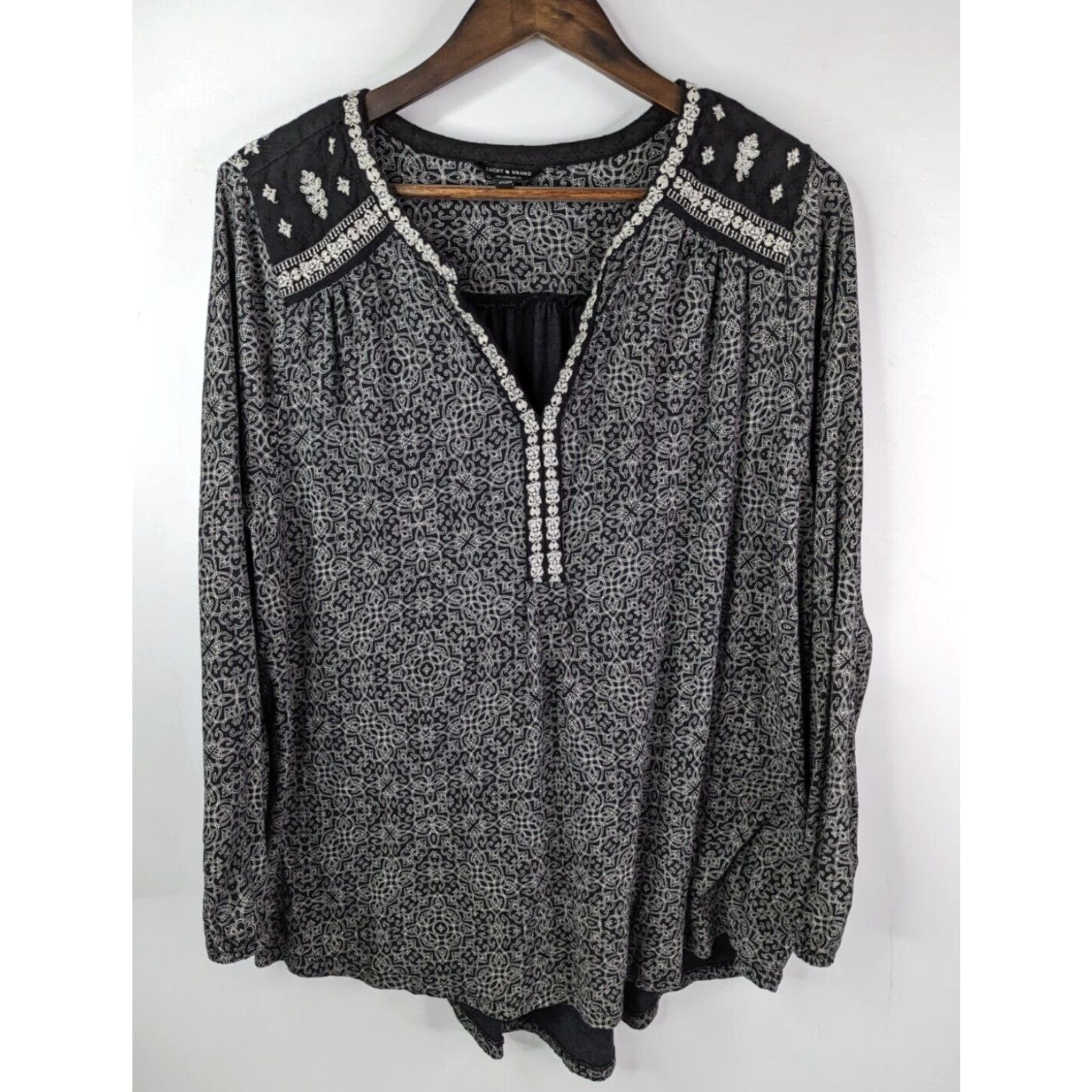 Lucky Brand Lucky Brand Boho Blouse Shirt 2X Multicolor Black White Embroidered Long Sleeve V-Neck Geometric Boho 90s Womens Size XXL / US 16-18 / IT 52-54 - 2 Thumbnail