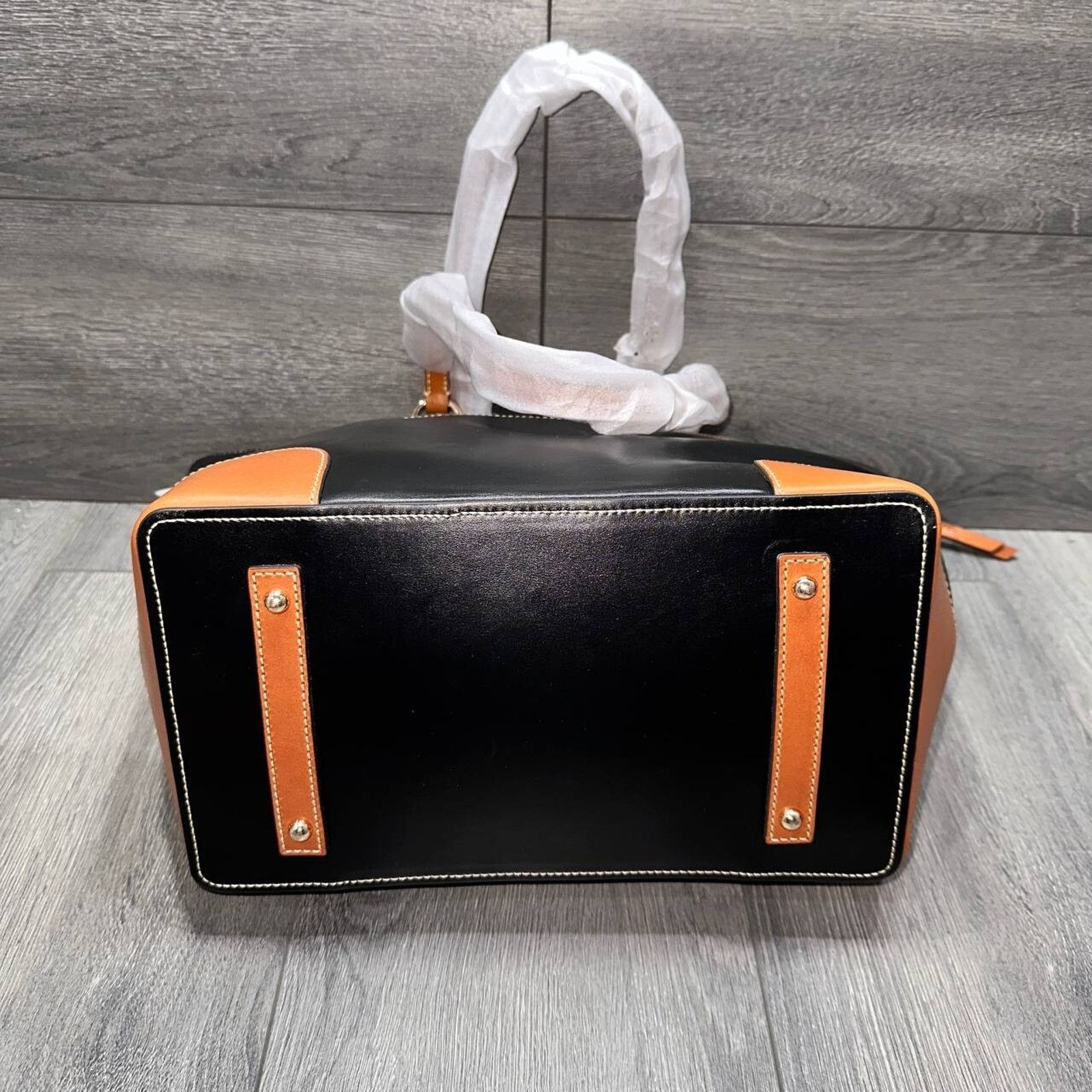 Dooney & Bourke Dooney & Bourke Wexford Leather Carer Tote Black bag A626468 Size ONE SIZE - 3 Thumbnail