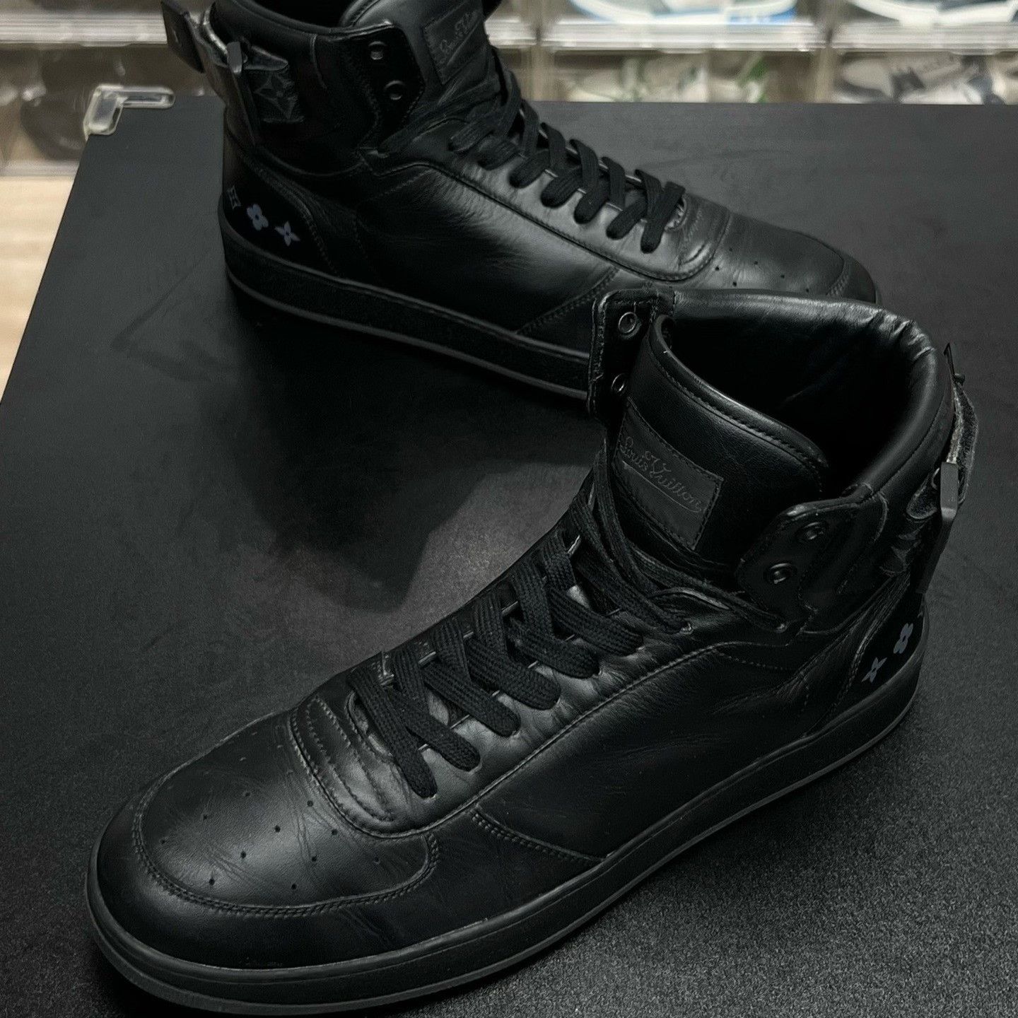 Louis Vuitton Louis Vuitton Black Shoes Low Top Size US 10 / EU 43 - 1 Thumbnail