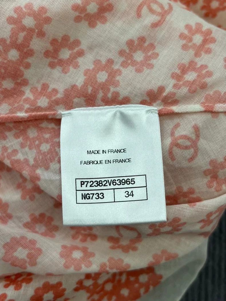 Chanel Chanel Pink daisy print skirt Size 42" / US 20 - 6 Thumbnail