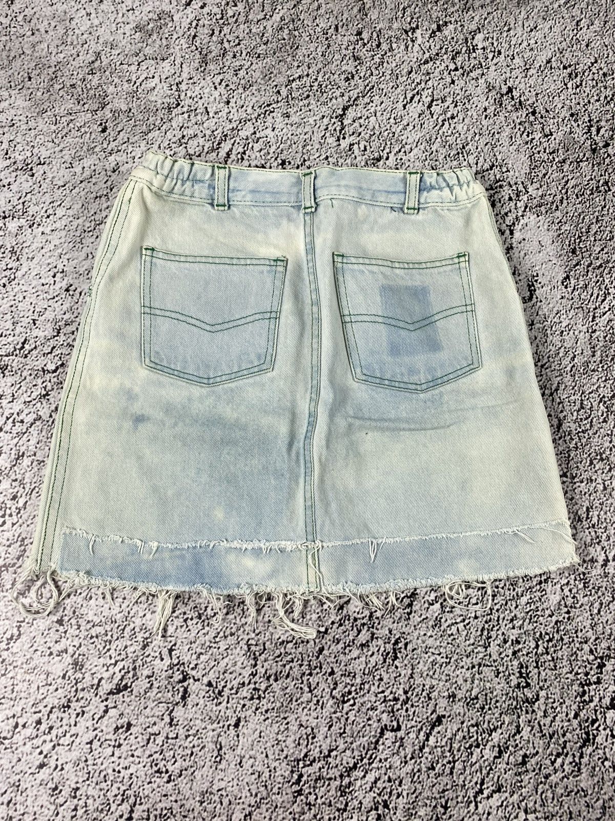 Vintage Vintage Y2K Benetton faded denim skirt streetwear Size 24" / US 00 / IT 34 - 3 Thumbnail