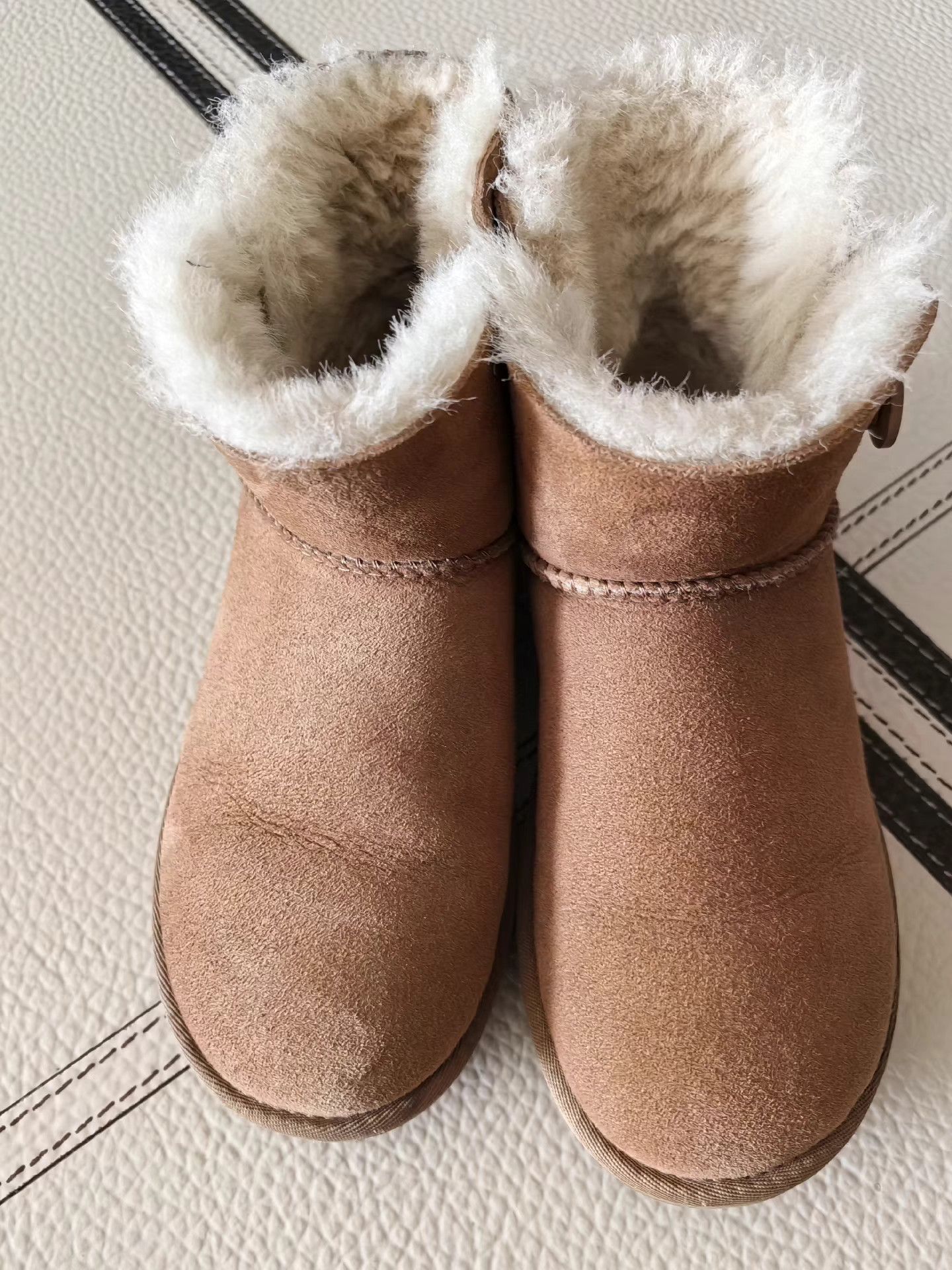 Ugg UGG Women's Shoes K17 Size US 7 / IT 37 - 1 Thumbnail
