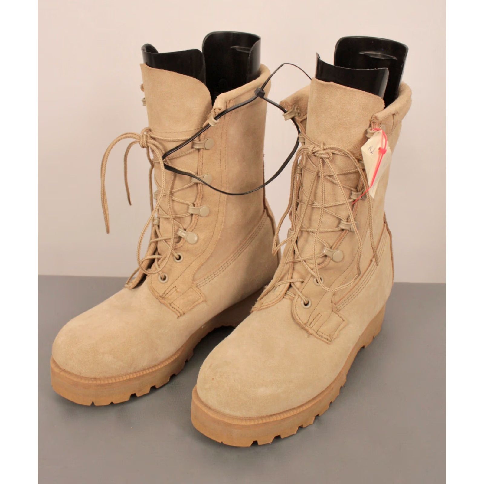 Vintage VINTAGE US Army Desert Boots Mens Boots Desert Beige Suede 6 R Army Combat Hot Weather Shoes Size US 6 / EU 39 - 2 Thumbnail