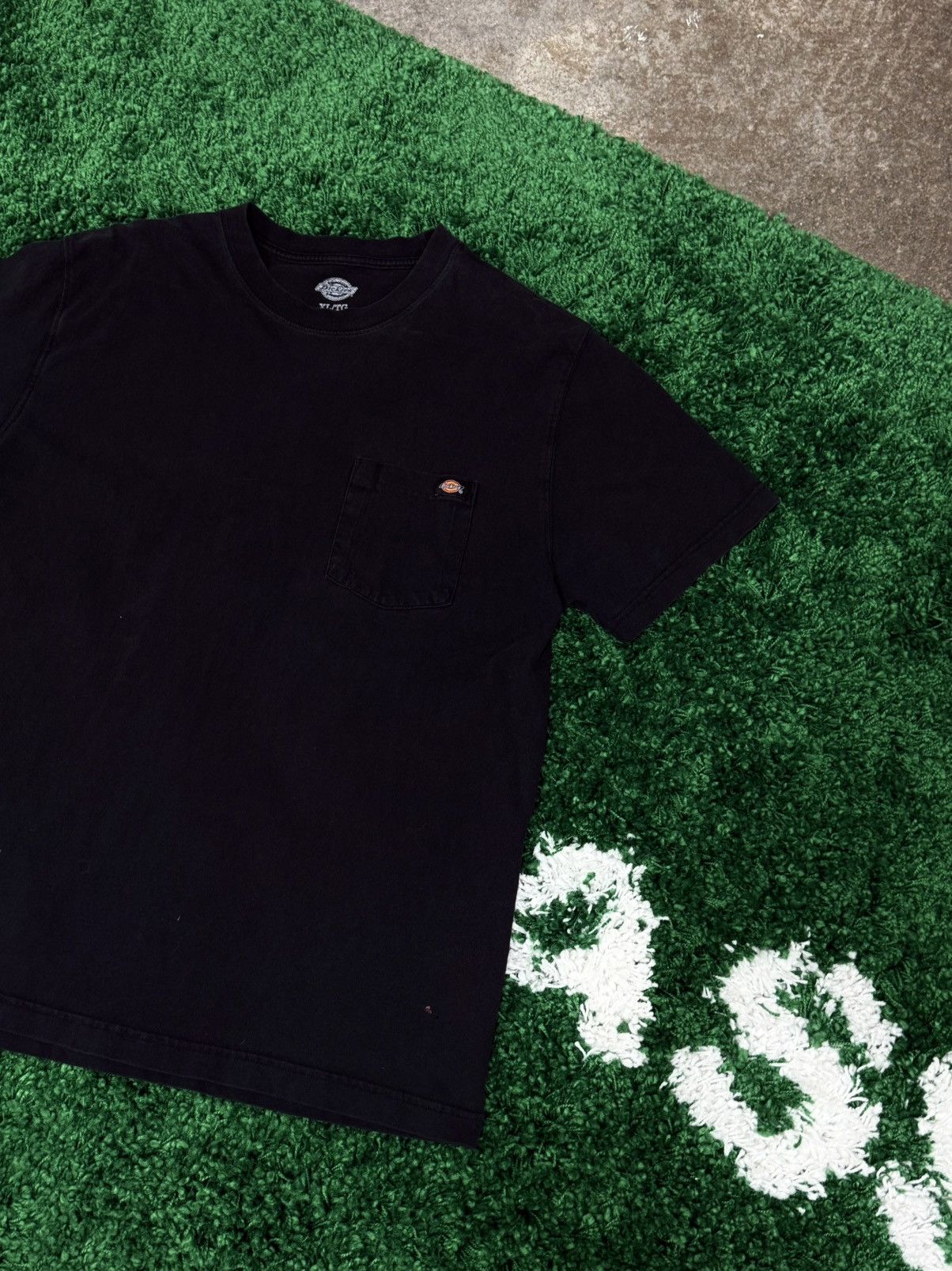 Dickies Dickies Distresssed Black Patch Logo Pocket Tee XL Size US XL / EU 56 / 4 - 2 Thumbnail