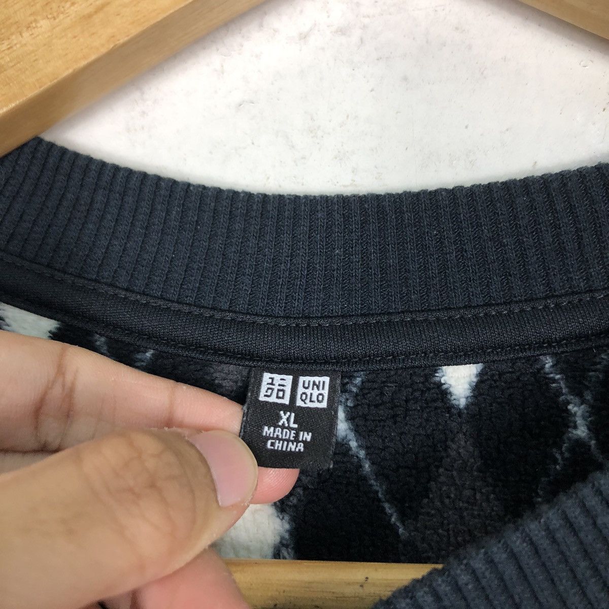 Japanese Brand × Uniqlo Vintage Abstract Design Sweatshirt Jumper Bandana Small Size US S / EU 44-46 / 1 - 10 Thumbnail