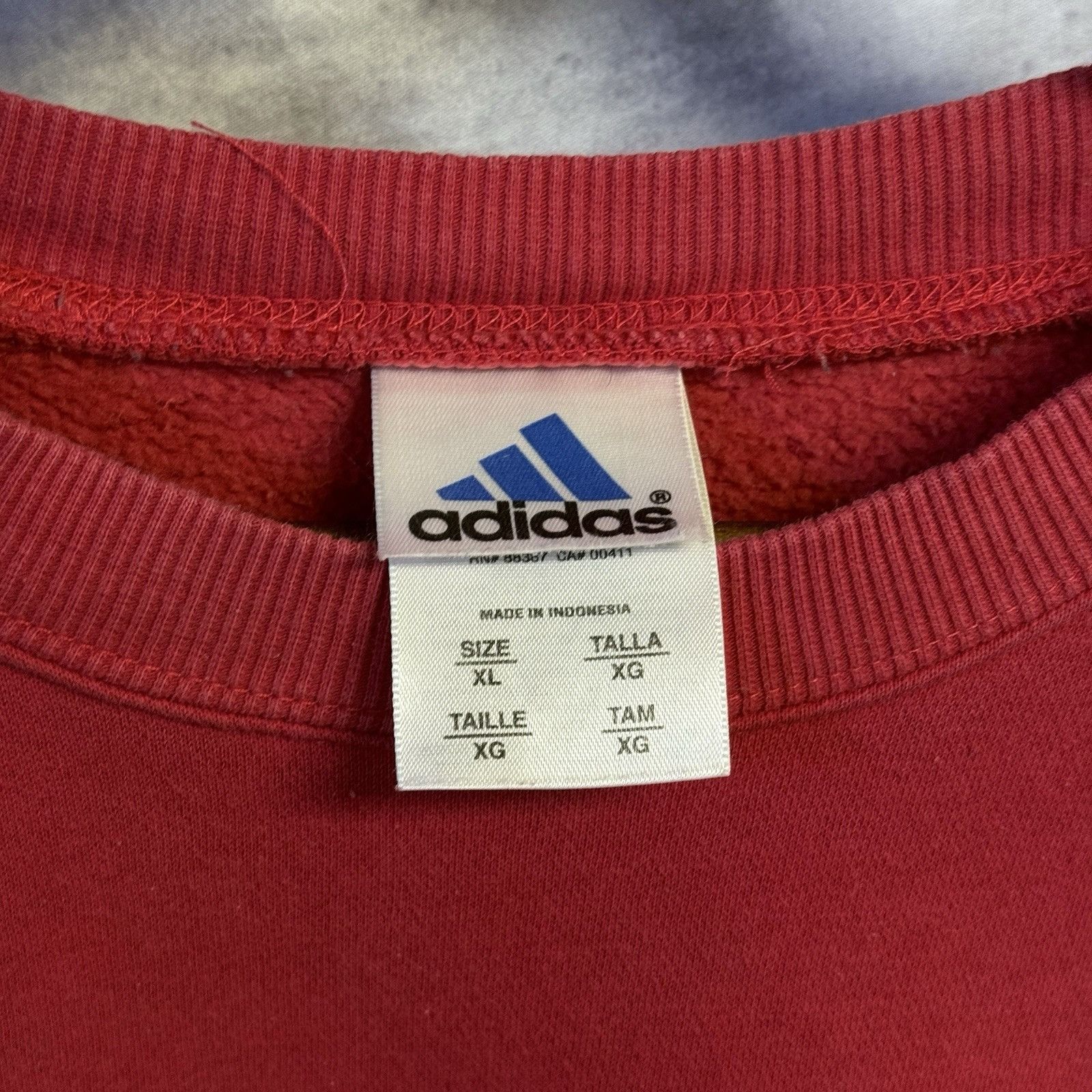 Adidas VTG Adidas Embroidered Center Logo Sweatshirt XL 25x25 Red P Size US XL / EU 56 / 4 - 6 Thumbnail