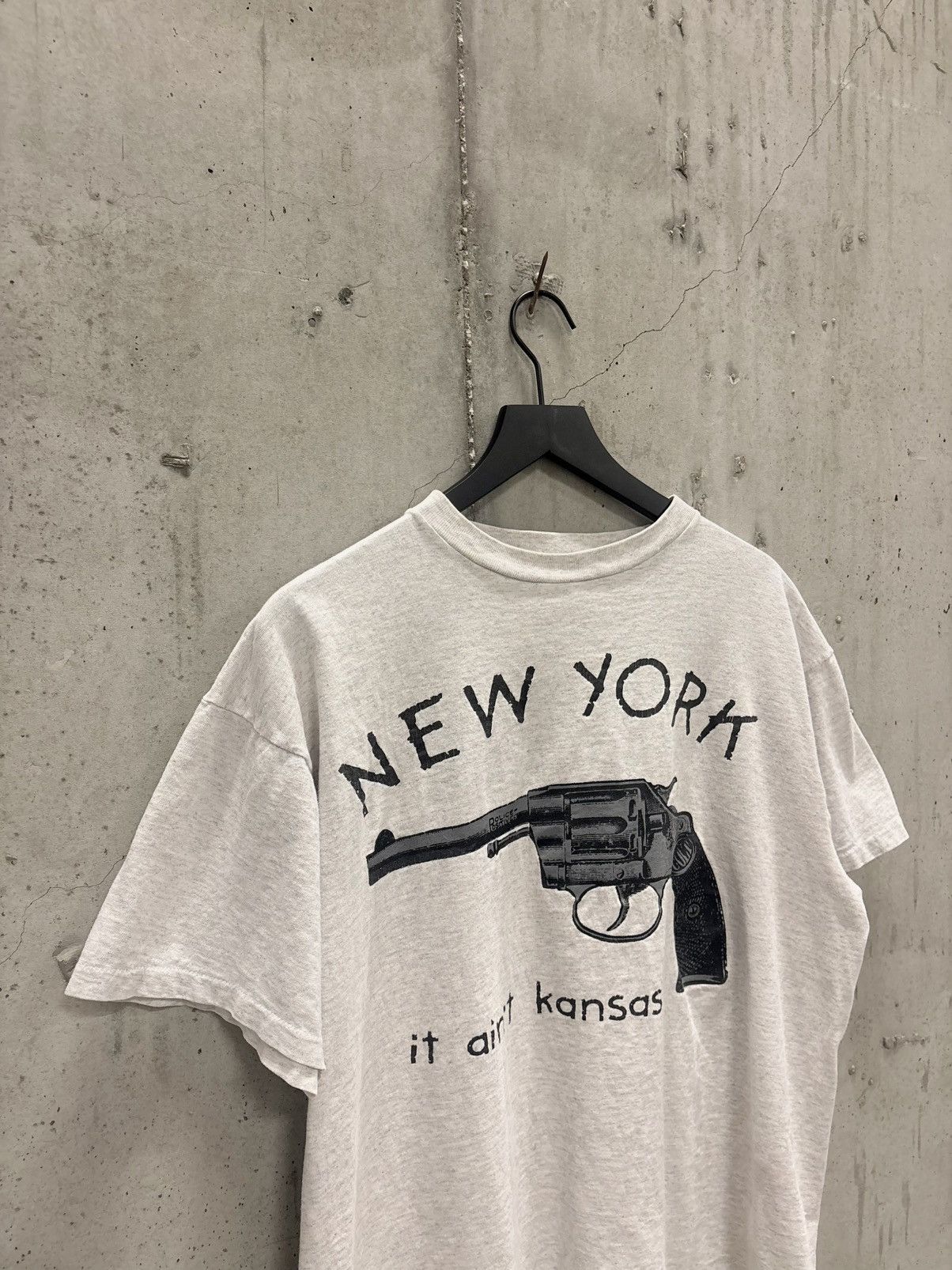 Vintage Vintage New York It Aint Kansas Shirt Faded Thrashed Grunge Size US XL / EU 56 / 4 - 2 Thumbnail